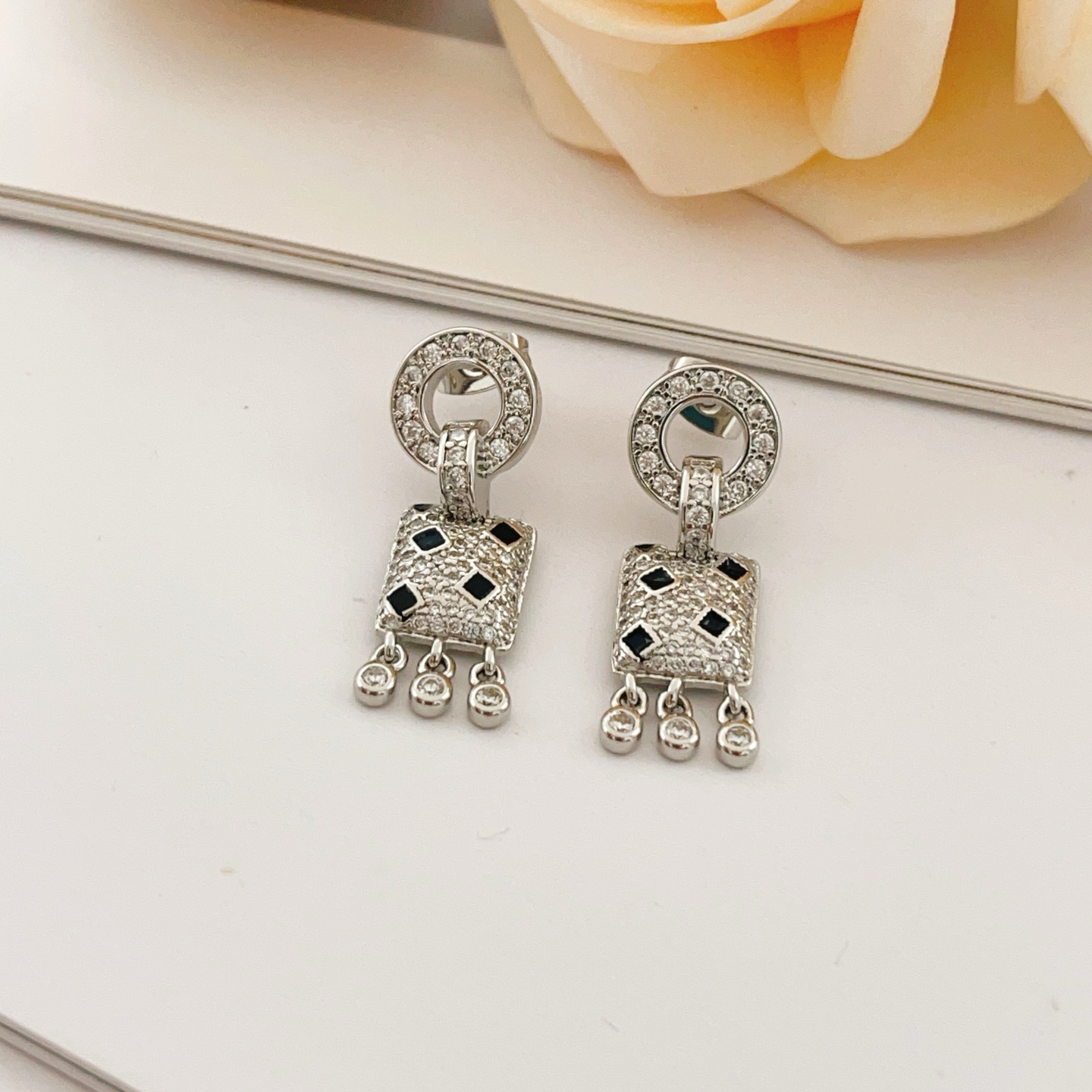 Cartier Cartie*最新款，非常的上镜‼ 设计很特别值得入手 高级手工坊系列