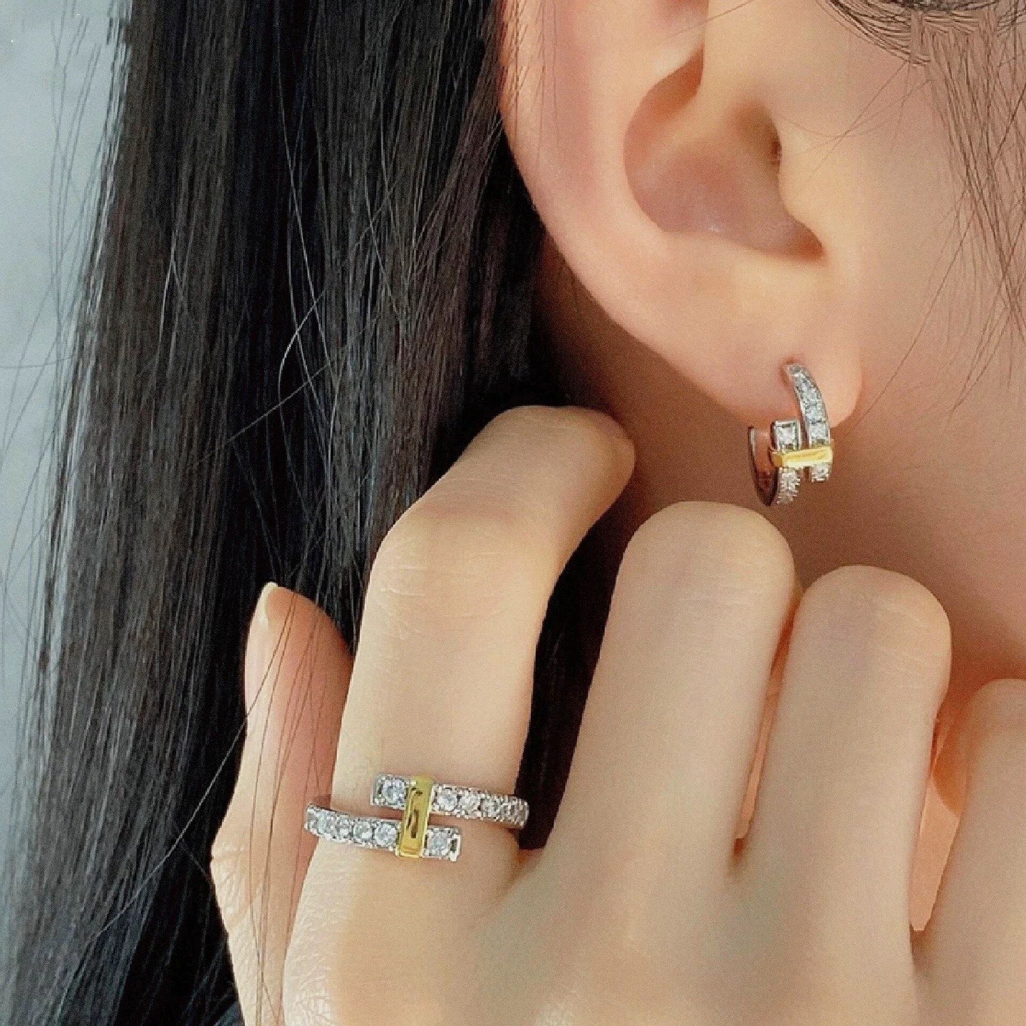 Tiffany & Co. Tiffany*帝芙尼最新款，非常的上镜‼ 设计很特别值得入手 高级手工坊系列