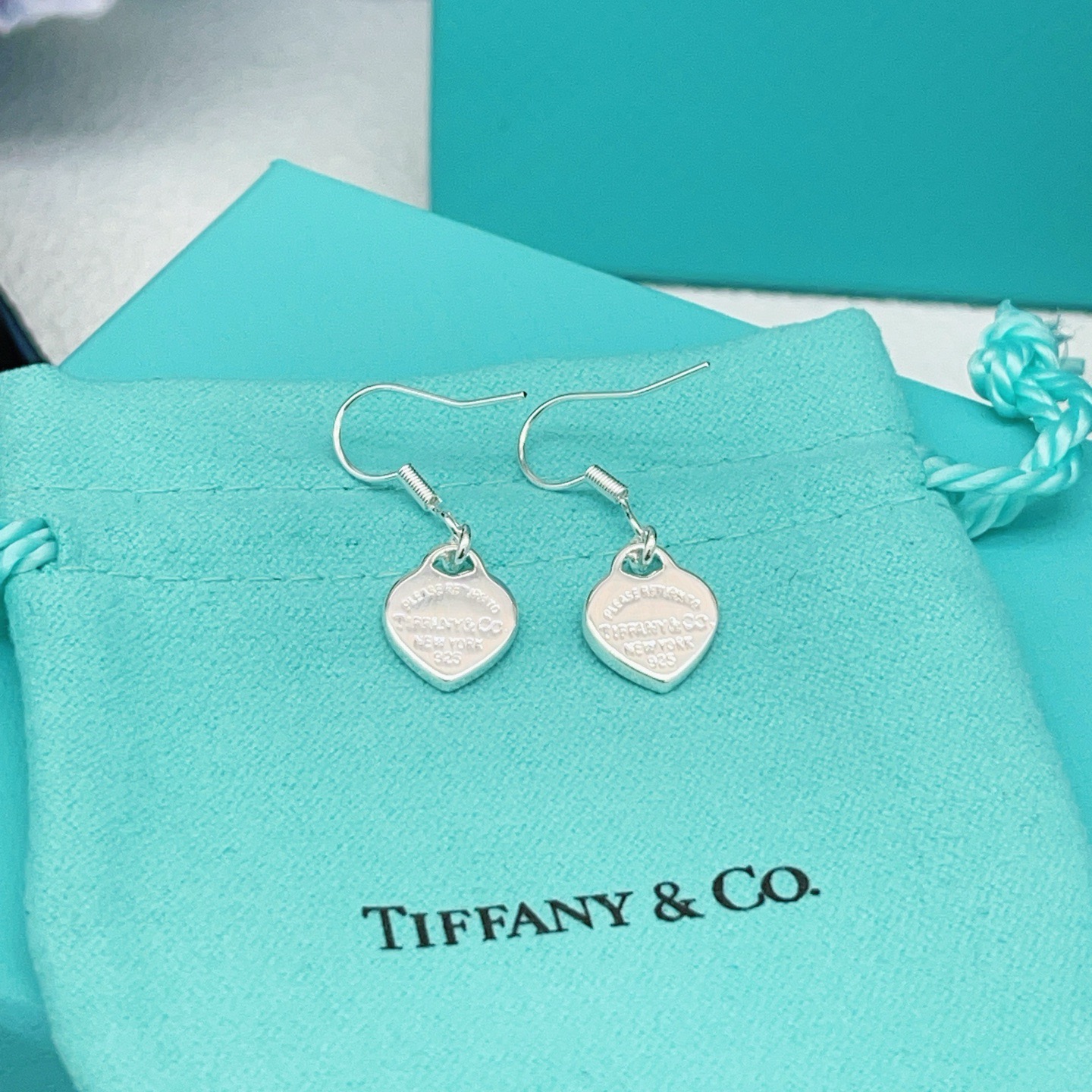 Tiffany & Co. Tiffany*帝芙尼最新款，非常的上镜‼ 设计很特别值得入手 高级手工坊系列