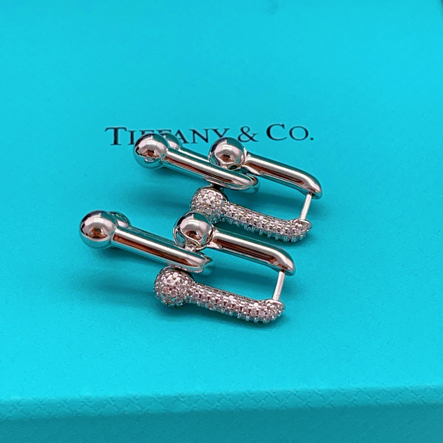 Tiffany & Co. Tiffany*帝芙尼最新款 U型银色耳钉一致ZP黄铜材质