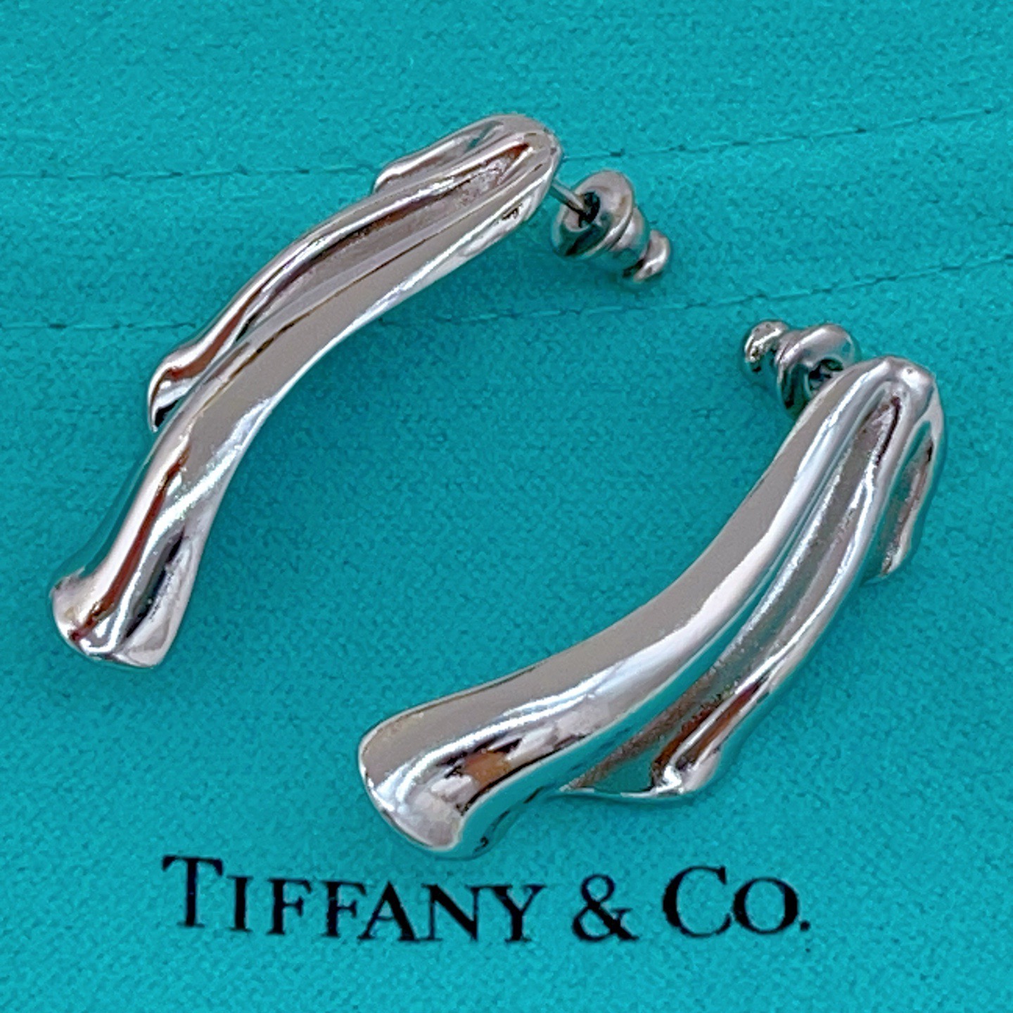 Tiffany & Co. Tiffany*帝芙尼最新款，非常的上镜‼ 设计很特别值得入手 高级手工坊系列