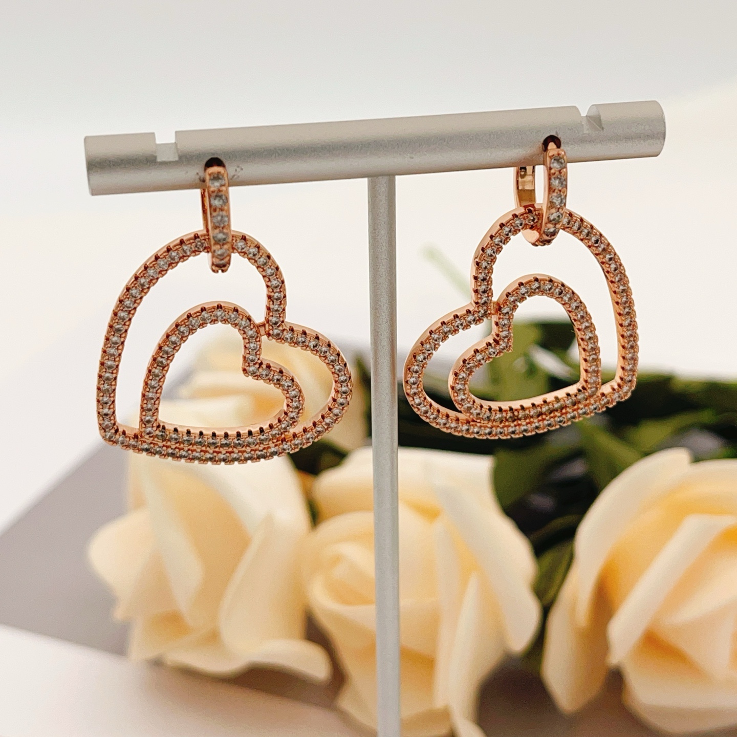 Tiffany & Co. Tiffany*帝芙尼最新款，非常的上镜‼ 设计很特别值得入手 高级手工坊系列
