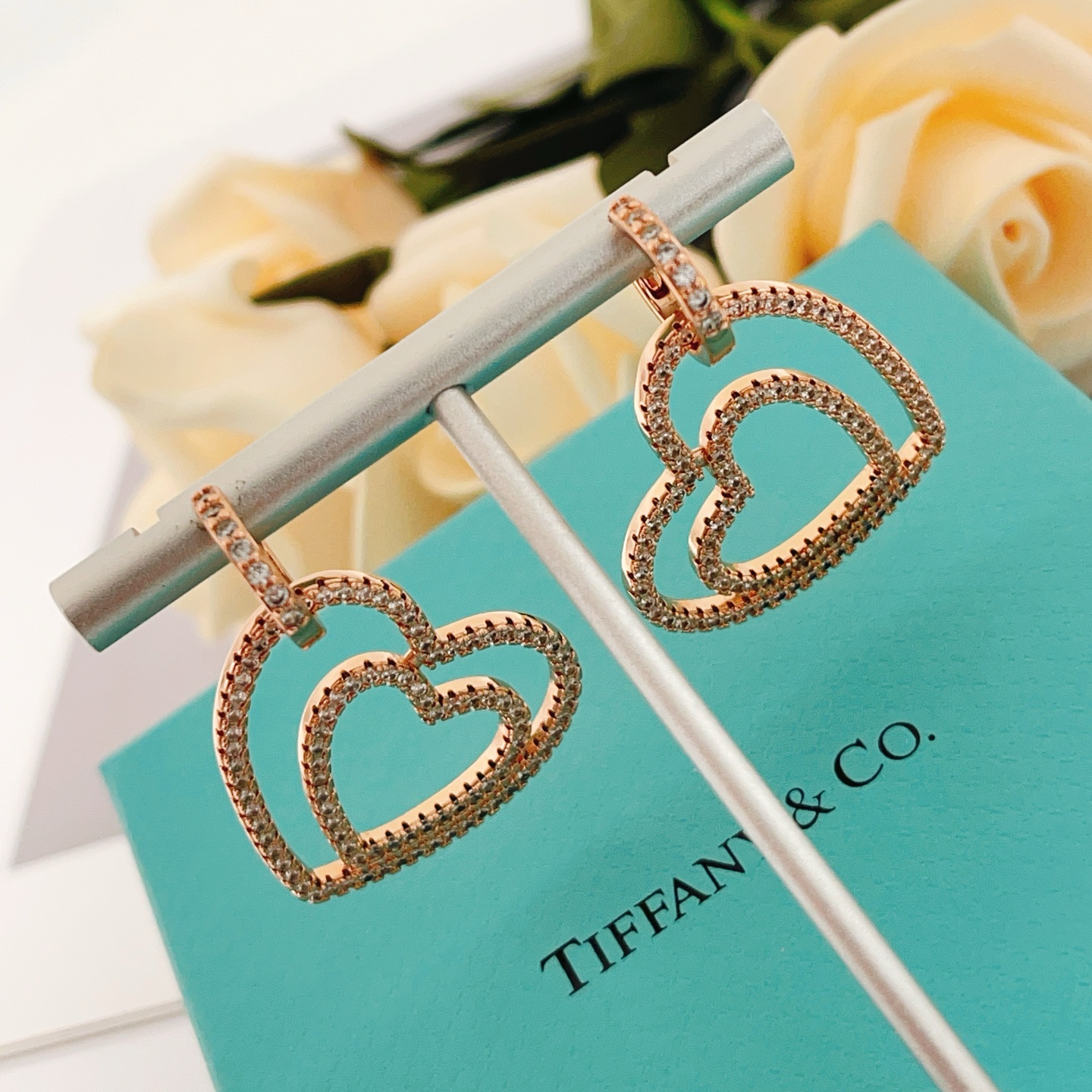 Tiffany & Co. Tiffany*帝芙尼最新款，非常的上镜‼ 设计很特别值得入手 高级手工坊系列