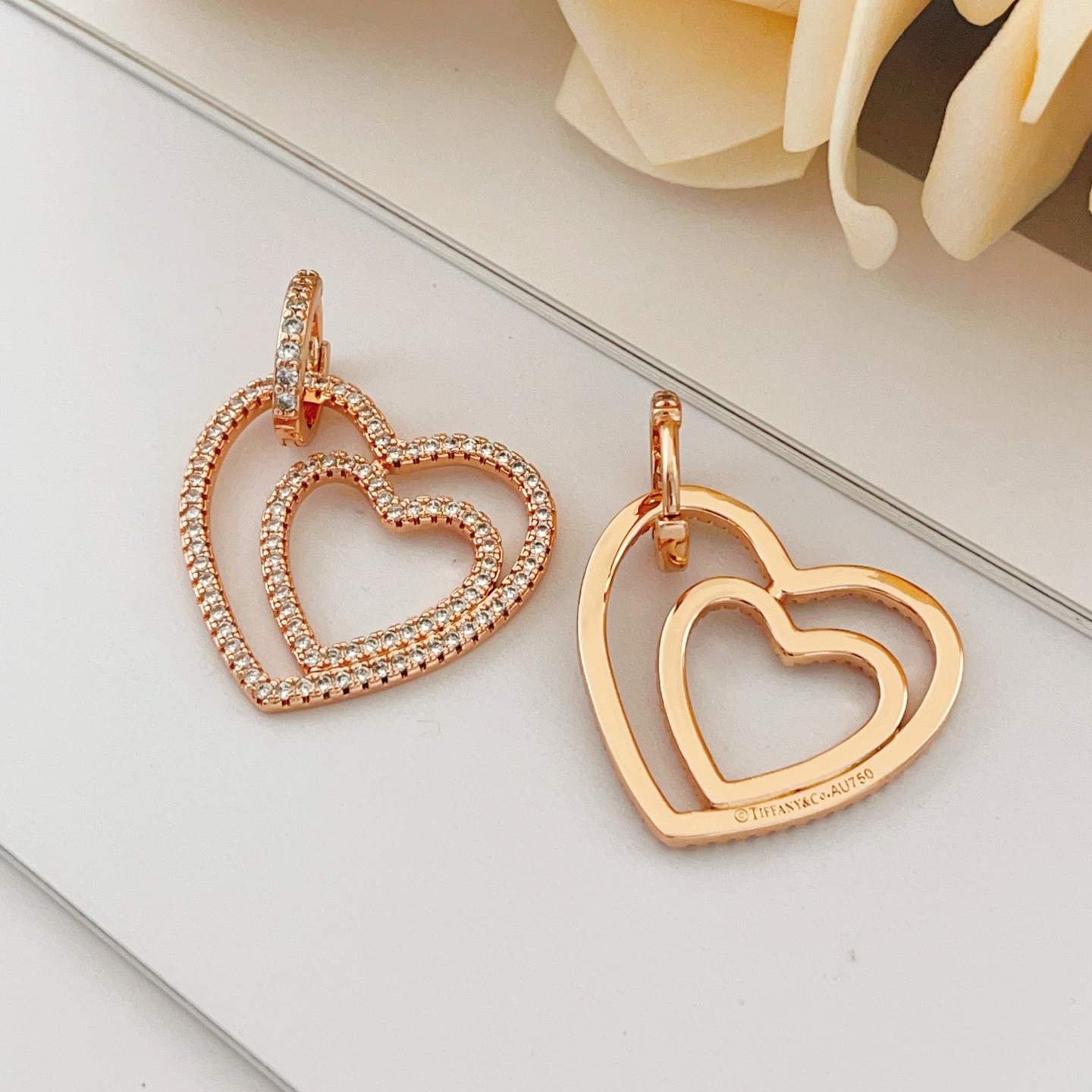 Tiffany & Co. Tiffany*帝芙尼最新款，非常的上镜‼ 设计很特别值得入手 高级手工坊系列