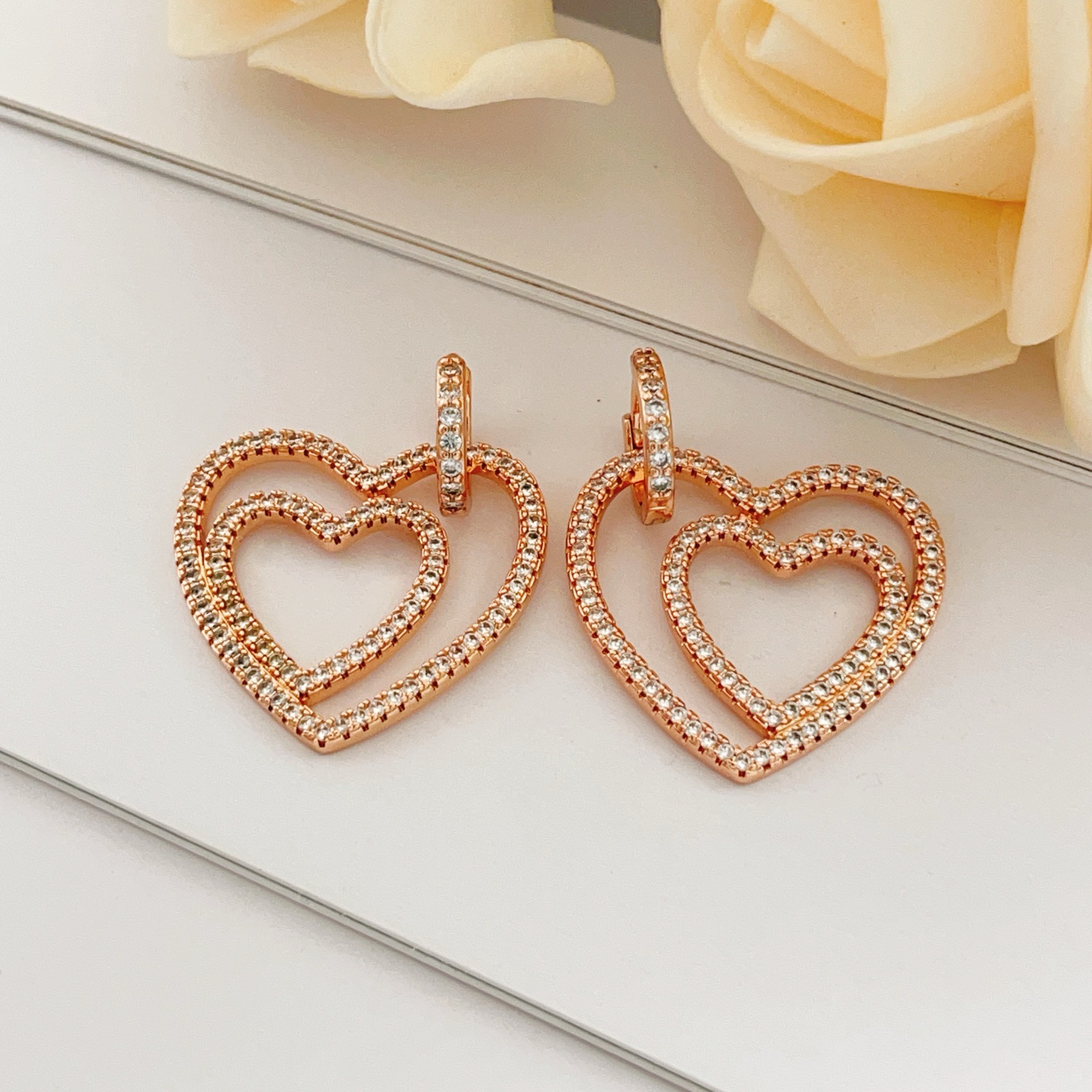 Tiffany & Co. Tiffany*帝芙尼最新款，非常的上镜‼ 设计很特别值得入手 高级手工坊系列
