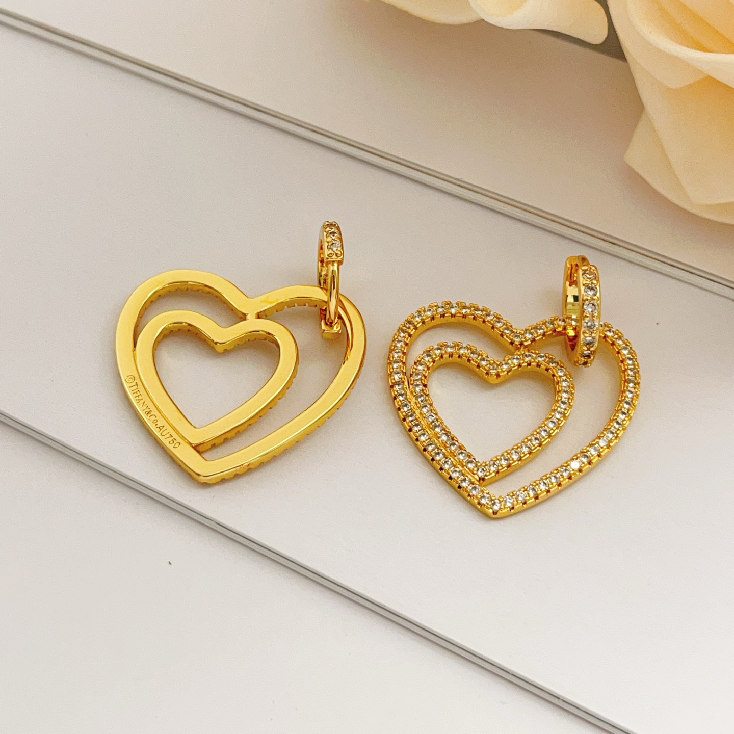 Tiffany & Co. Tiffany*帝芙尼最新款，非常的上镜‼ 设计很特别值得入手 高级手工坊系列