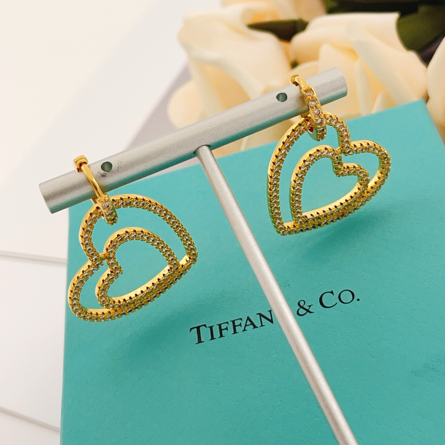 Tiffany & Co. Tiffany*帝芙尼最新款，非常的上镜‼ 设计很特别值得入手 高级手工坊系列
