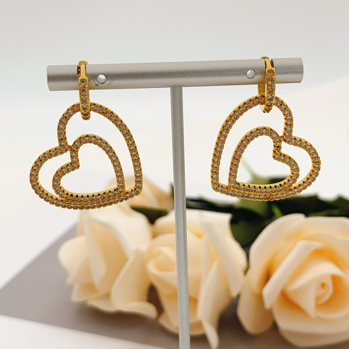 Tiffany & Co. Tiffany*帝芙尼最新款，非常的上镜‼ 设计很特别值得入手 高级手工坊系列