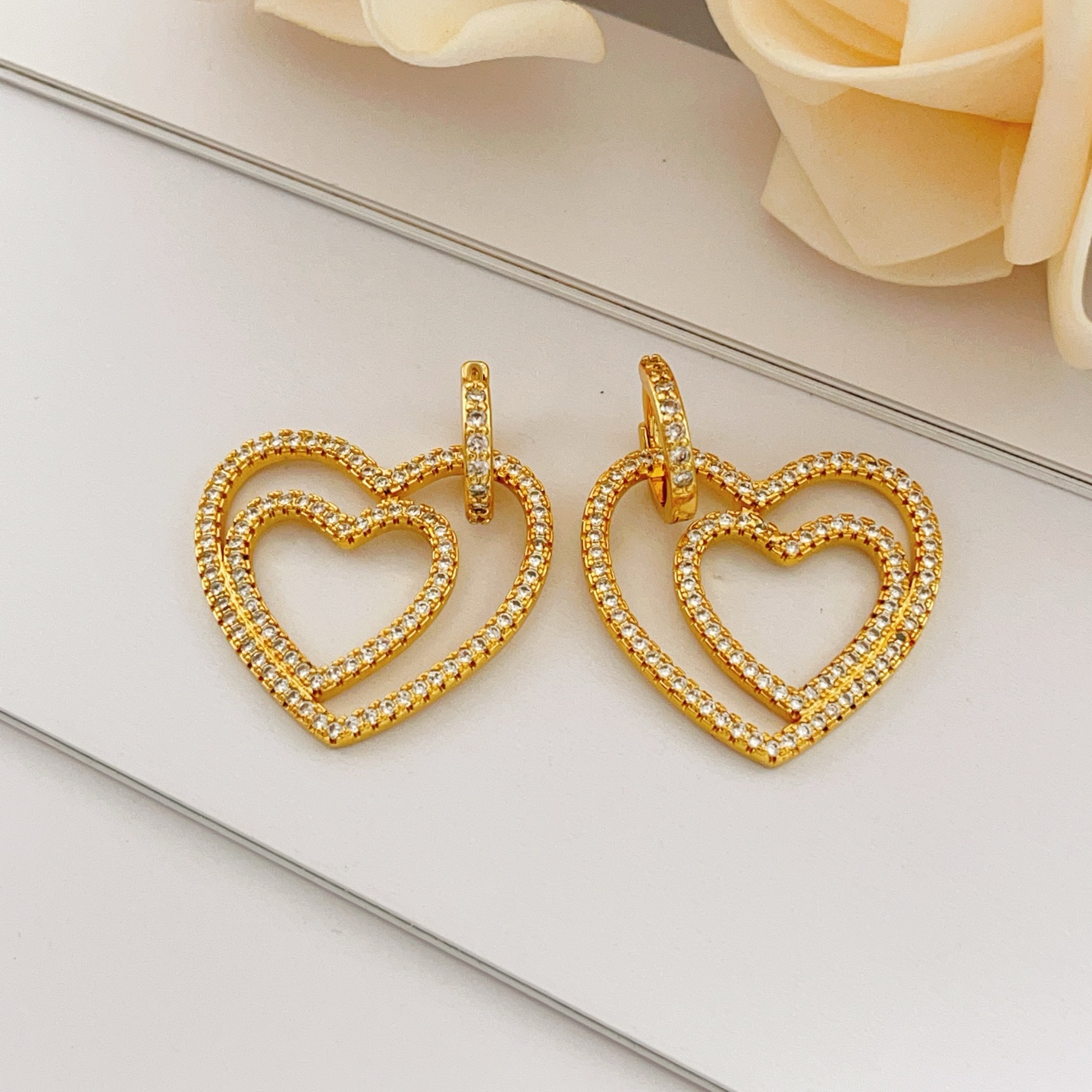 Tiffany & Co. Tiffany*帝芙尼最新款，非常的上镜‼ 设计很特别值得入手 高级手工坊系列