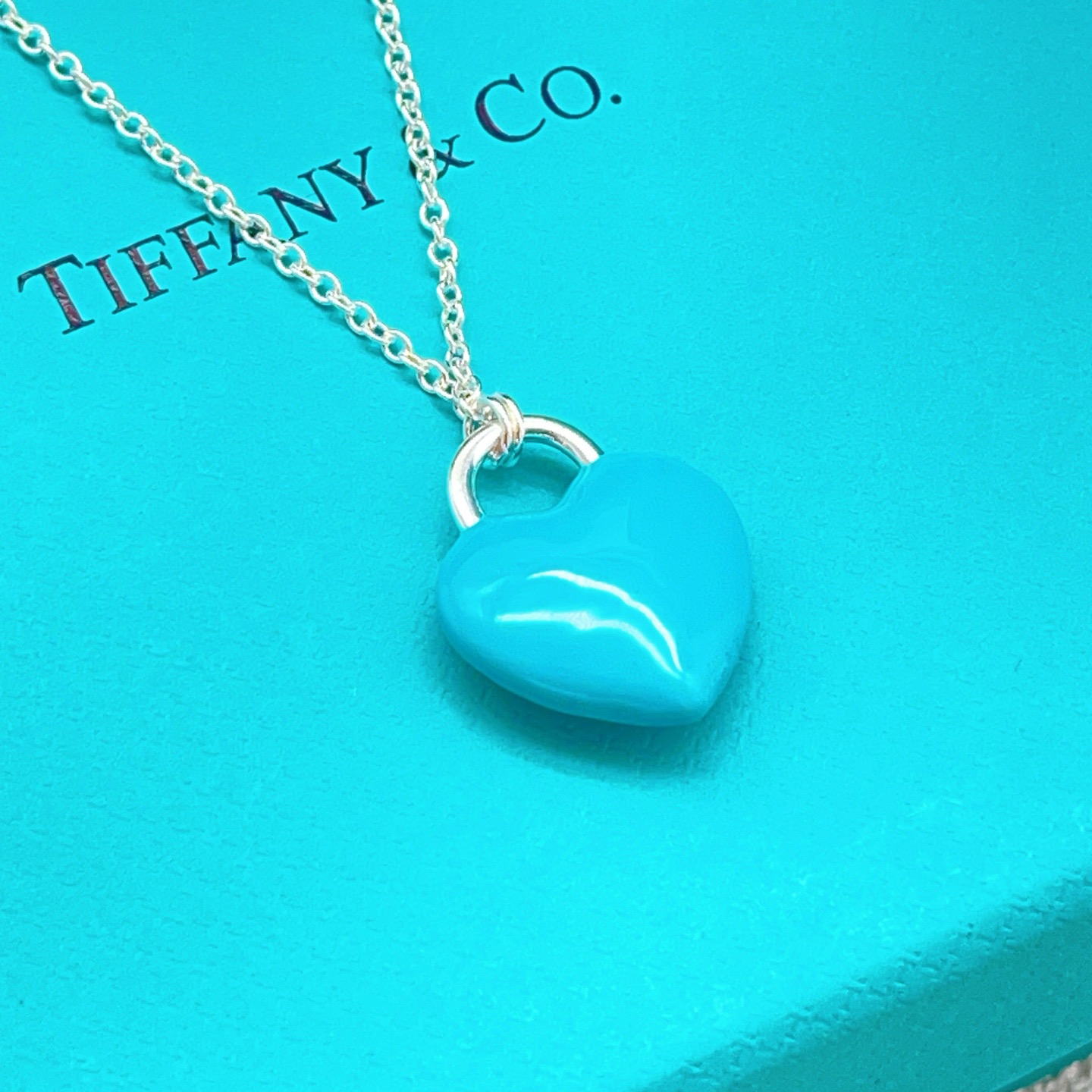 【Tiffany*帝芙尼蓝色爱心银项链】一致官网黄铜材质，非常的上镜‼️设计很特别值得入手。高级手工坊系