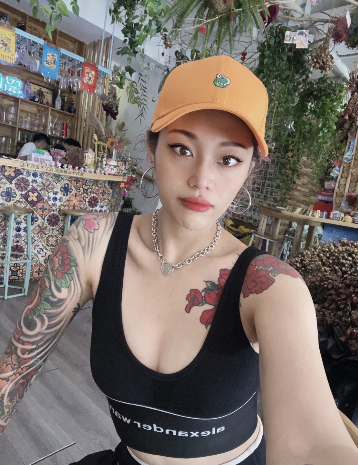 【Tiffany*帝芙尼最新款🆕🆕银色光面爱心项链】一致官网黄铜材质，非常的上镜‼️设计很特别值得入手。