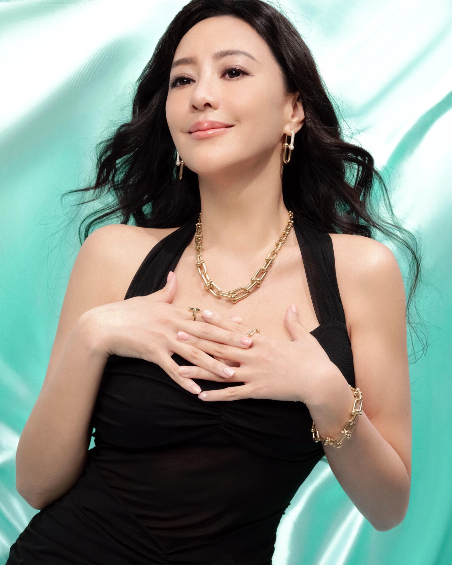 【Tiffany*帝芙尼最新款🆕🆕 U形镶钻金色手链】一致官网黄铜材质，非常的上镜‼️设计很特别值得入手