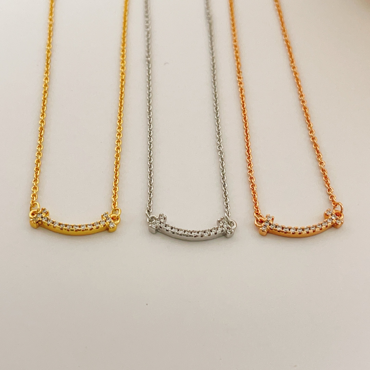 【Tiffany*帝芙尼最新款🆕🆕笑脸银色小号项链】一致官网黄铜材质，非常的上镜‼️设计很特别值得入手。
