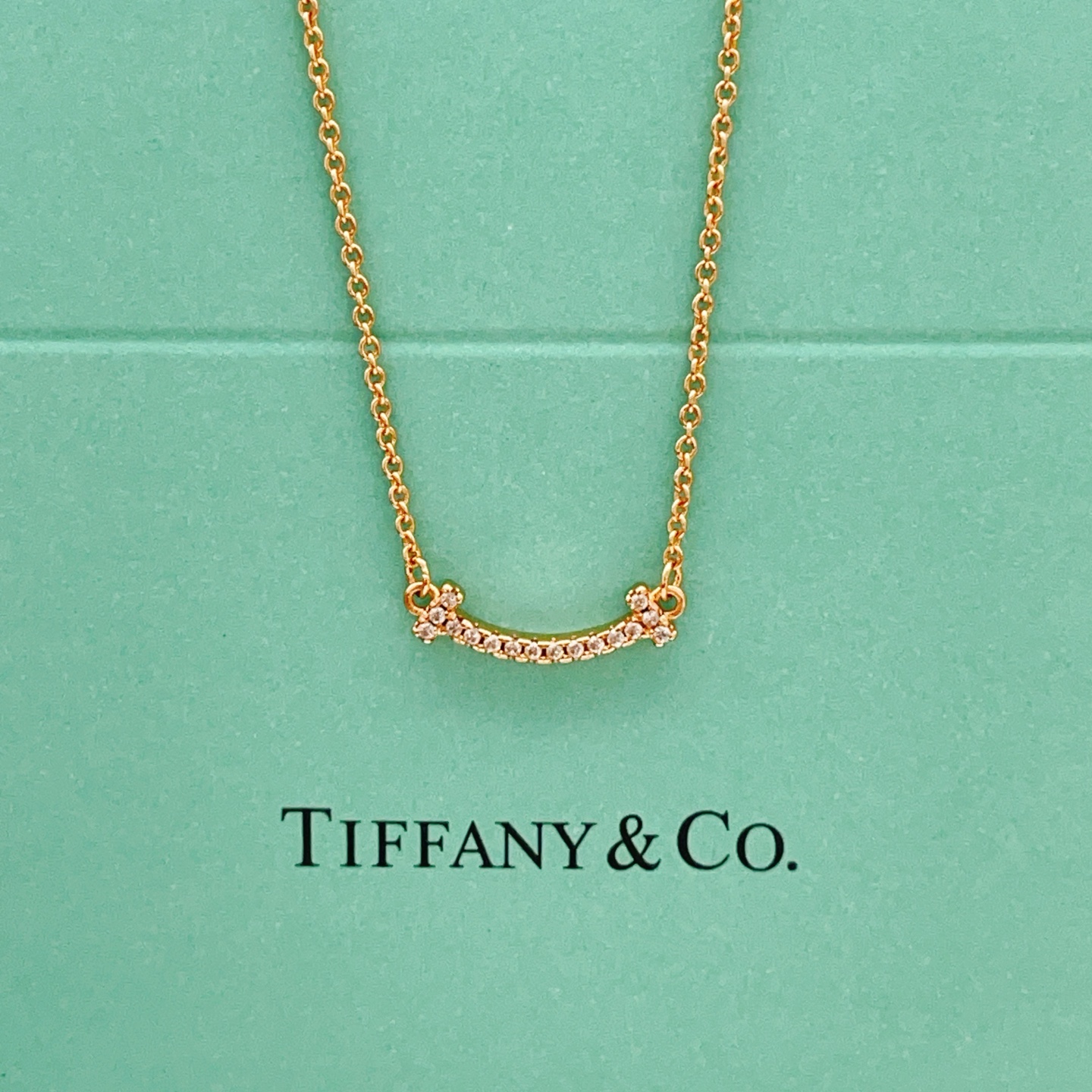【Tiffany*帝芙尼最新款🆕🆕笑脸玫瑰金小号项链】一致官网黄铜材质，非常的上镜‼️设计很特别值得入手