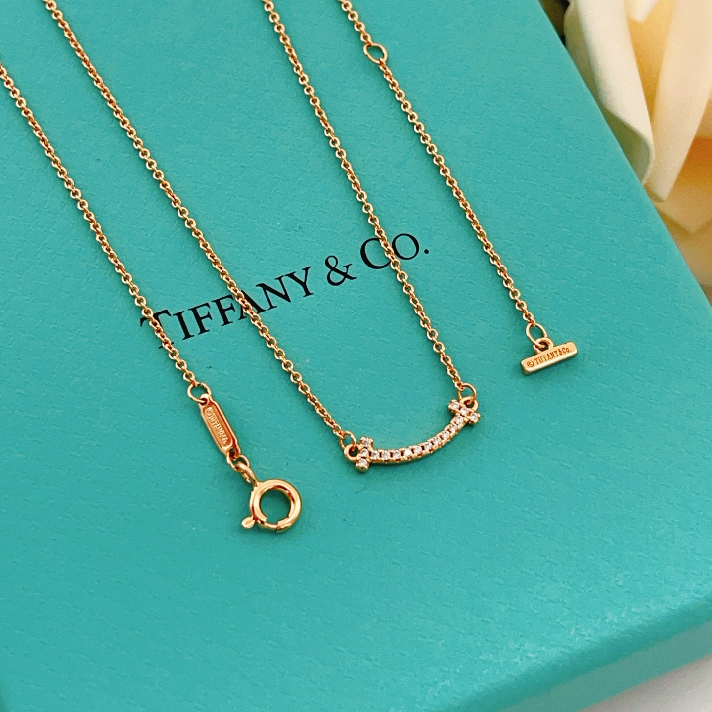 【Tiffany*帝芙尼最新款🆕🆕笑脸玫瑰金小号项链】一致官网黄铜材质，非常的上镜‼️设计很特别值得入手