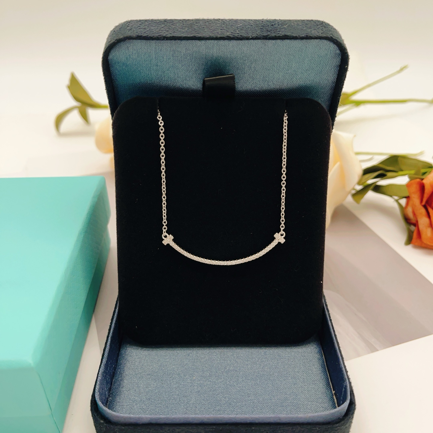 【Tiffany*帝芙尼最新款🆕🆕笑脸满天星银色项链】一致官网黄铜材质，非常的上镜‼️设计很特别值得入手