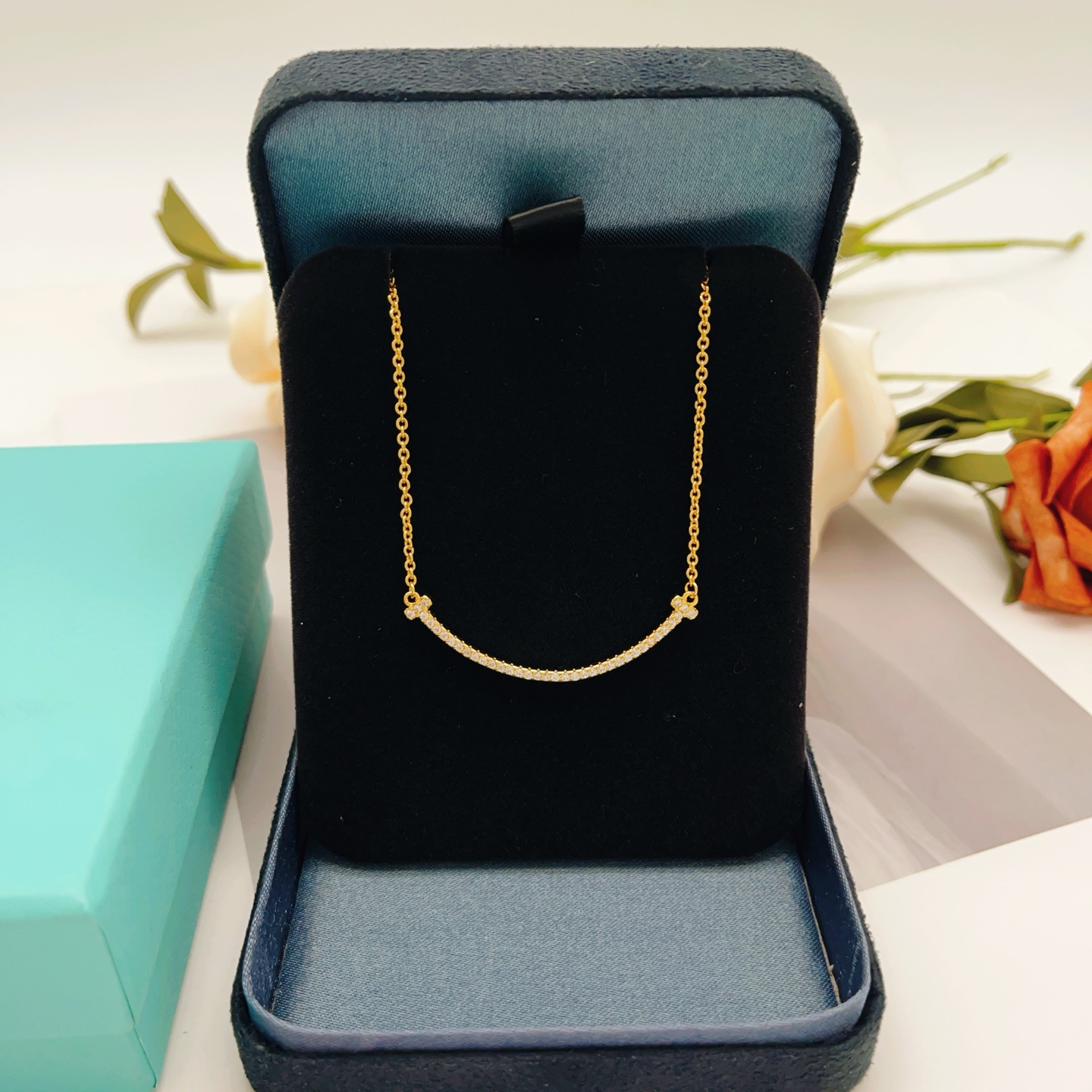 【Tiffany*帝芙尼最新款🆕🆕笑脸满天星金色项链】一致官网黄铜材质，非常的上镜‼️设计很特别值得入手