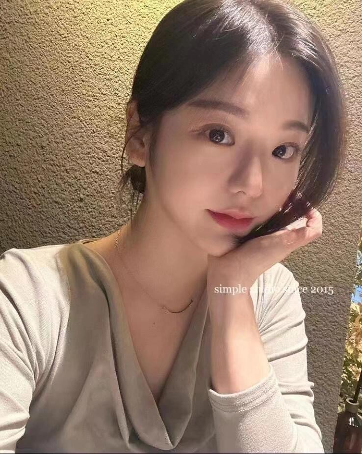 【Tiffany*帝芙尼最新款🆕🆕笑脸满天星玫瑰金色项链】一致官网黄铜材质，非常的上镜‼️设计很特别值得