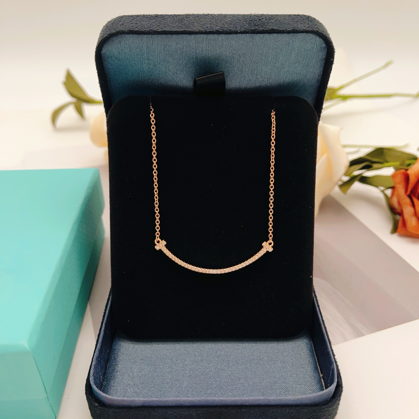 【Tiffany*帝芙尼最新款🆕🆕笑脸满天星玫瑰金色项链】一致官网黄铜材质，非常的上镜‼️设计很特别值得