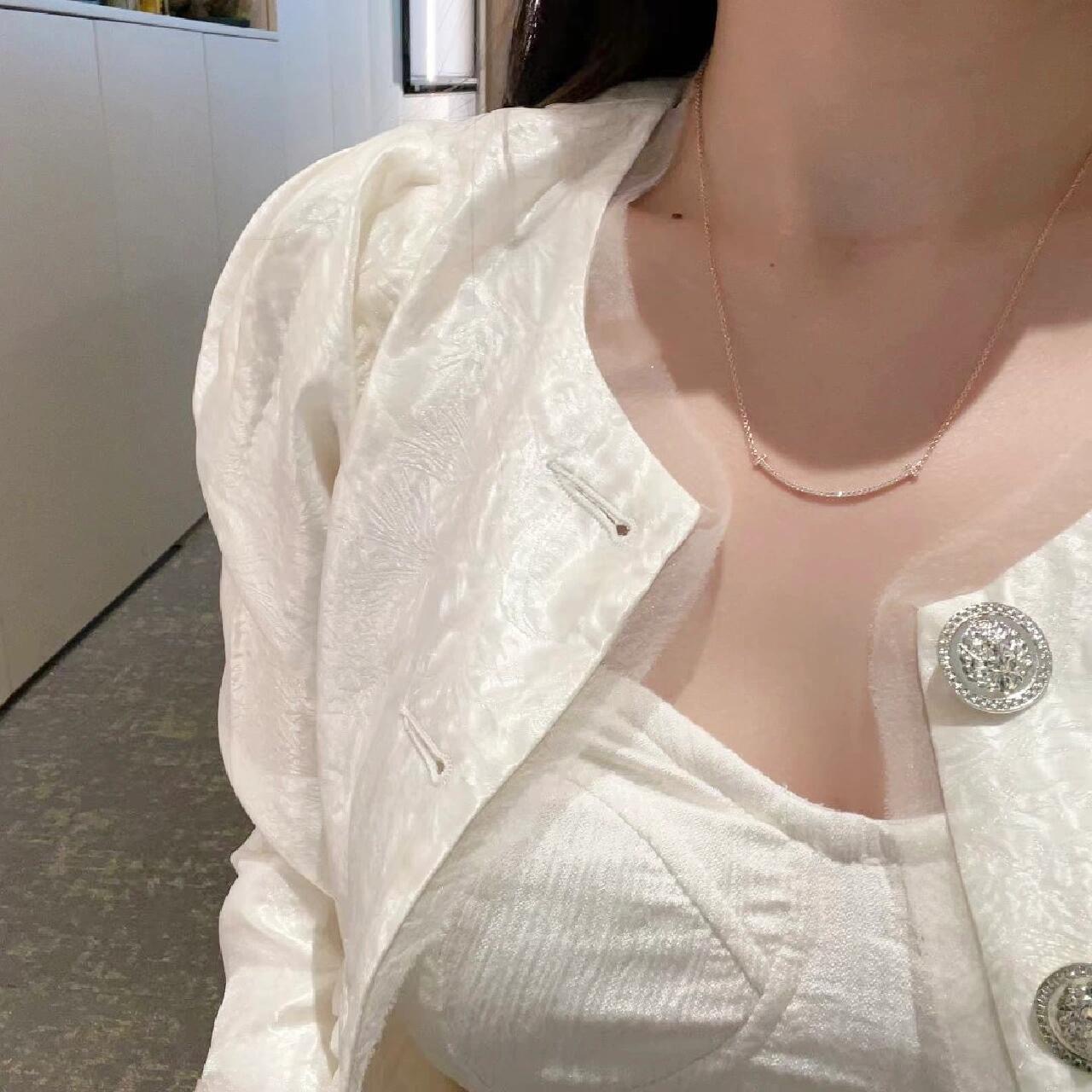 【Tiffany*帝芙尼最新款🆕🆕笑脸满天星玫瑰金色项链】一致官网黄铜材质，非常的上镜‼️设计很特别值得