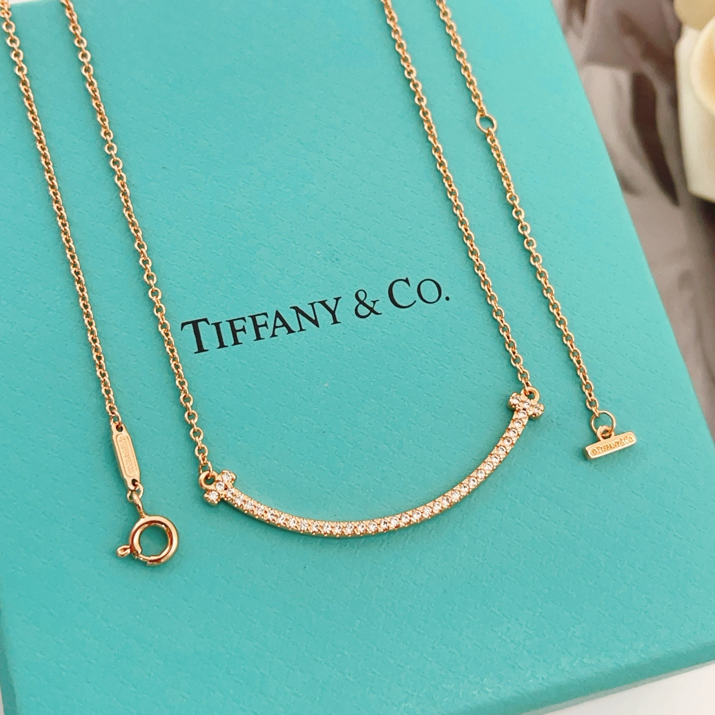 【Tiffany*帝芙尼最新款🆕🆕笑脸满天星玫瑰金色项链】一致官网黄铜材质，非常的上镜‼️设计很特别值得