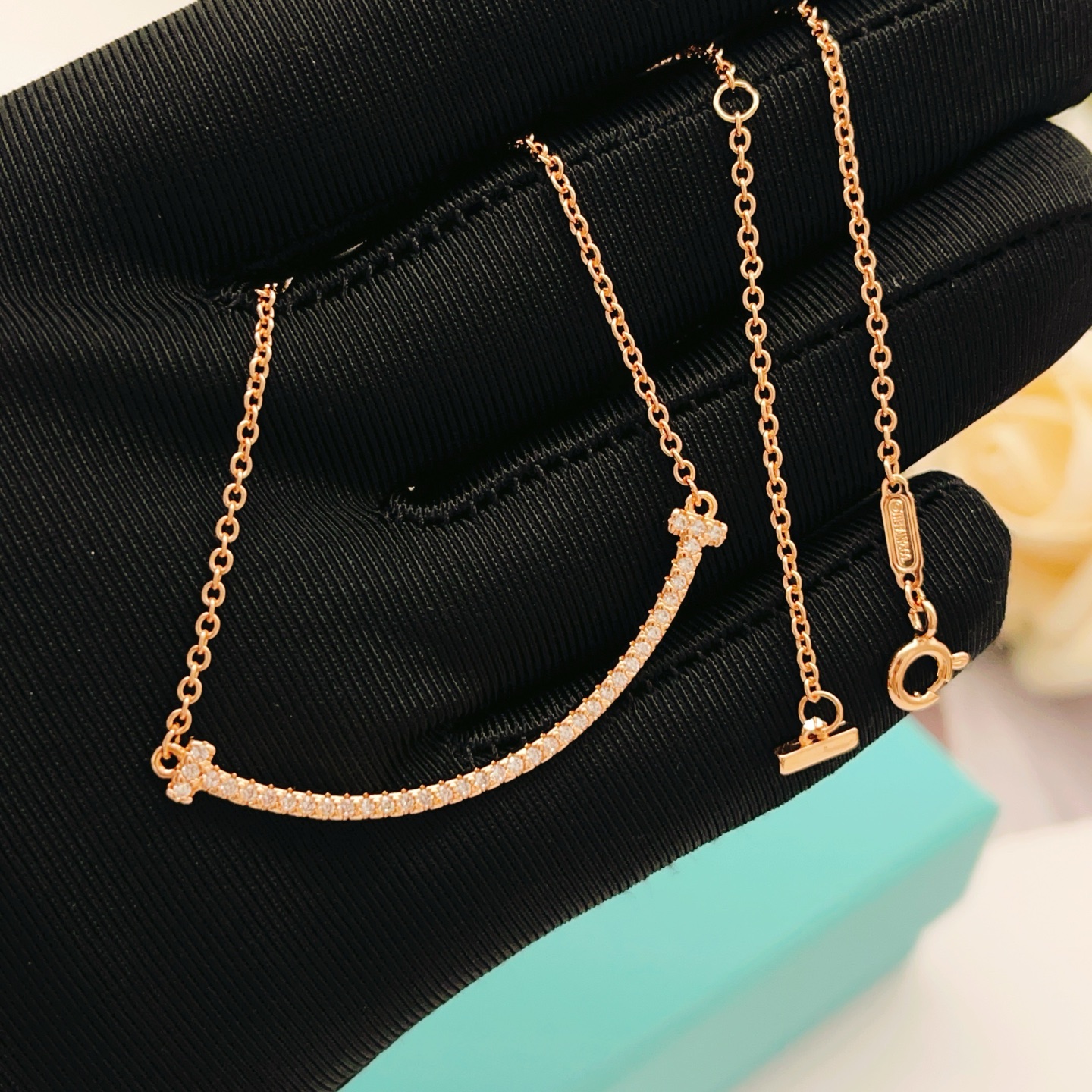 【Tiffany*帝芙尼最新款🆕🆕笑脸满天星玫瑰金色项链】一致官网黄铜材质，非常的上镜‼️设计很特别值得