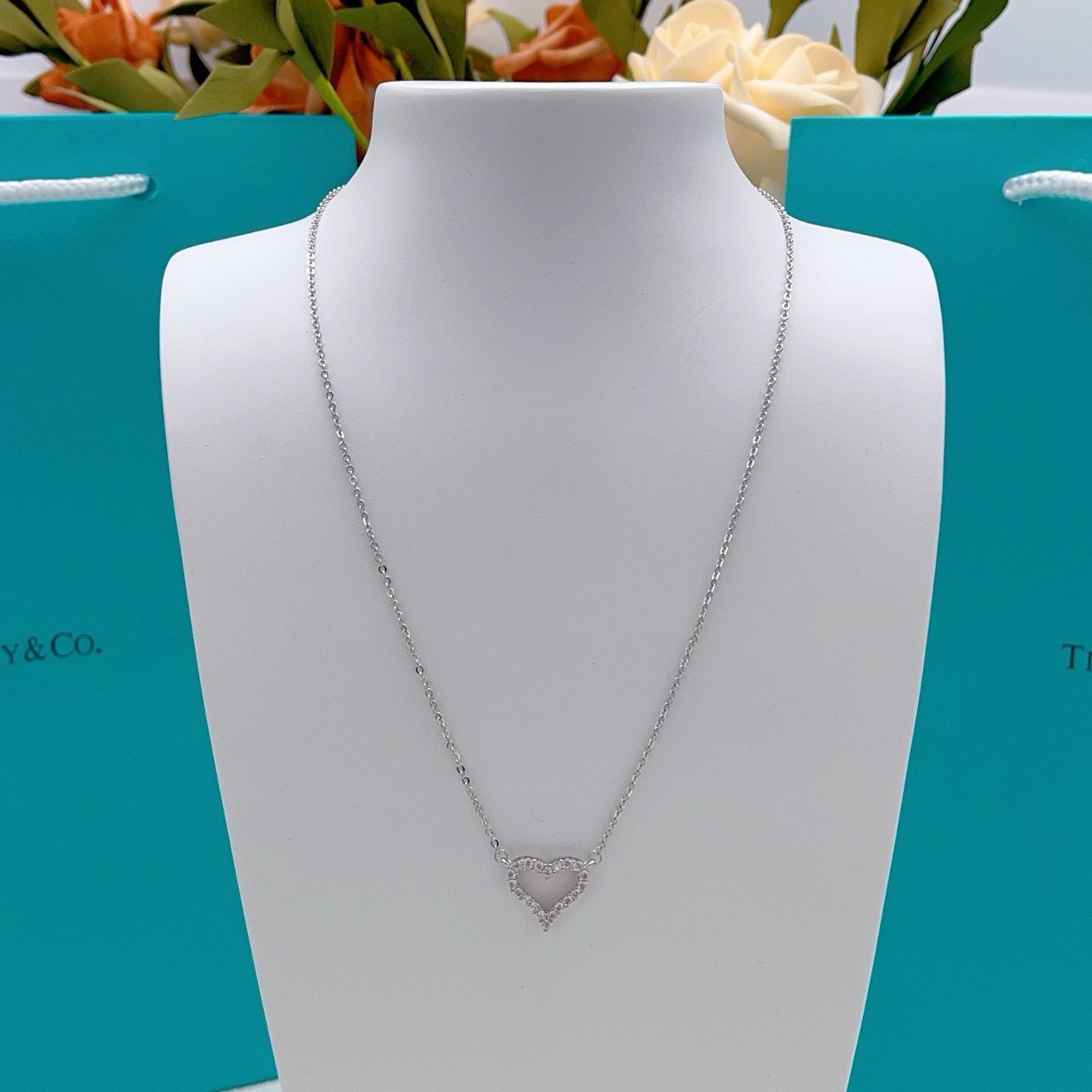 Tiffany & Co. Tiffany*帝芙尼最新款，非常的上镜‼ 设计很特别值得入手 高级手工坊系列