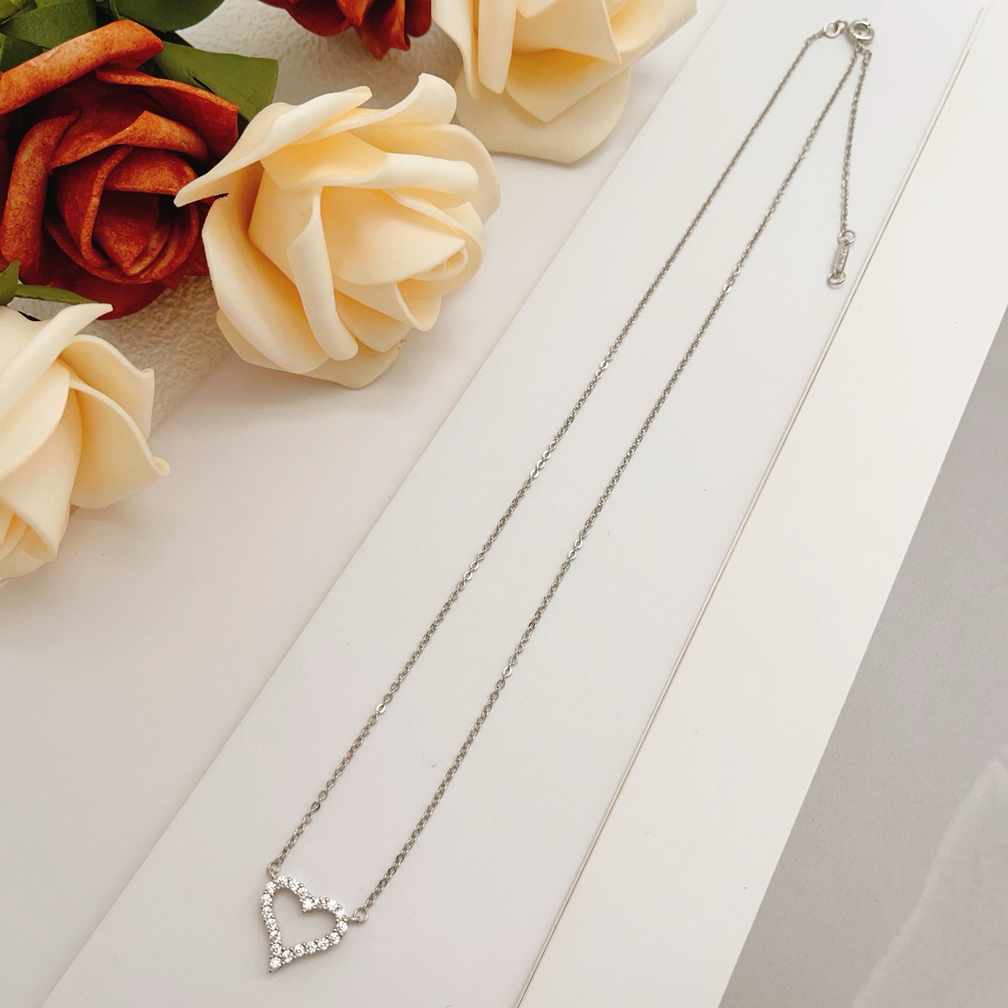 Tiffany & Co. Tiffany*帝芙尼最新款，非常的上镜‼ 设计很特别值得入手 高级手工坊系列