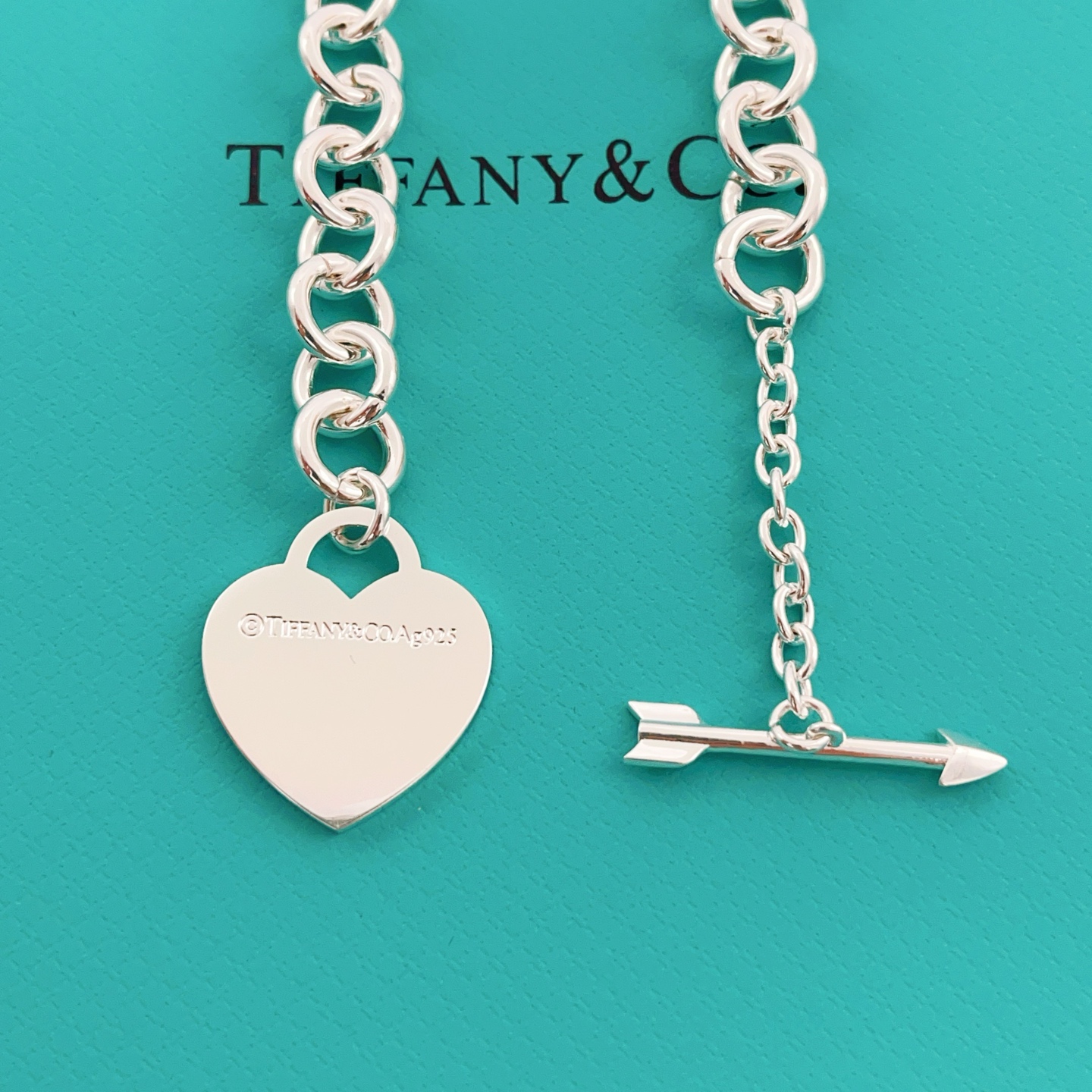 【Tiffany*帝芙尼最新款🆕🆕银色光面之箭针扣项链】一致官网黄铜材质，非常的上镜‼️设计很特别值得入