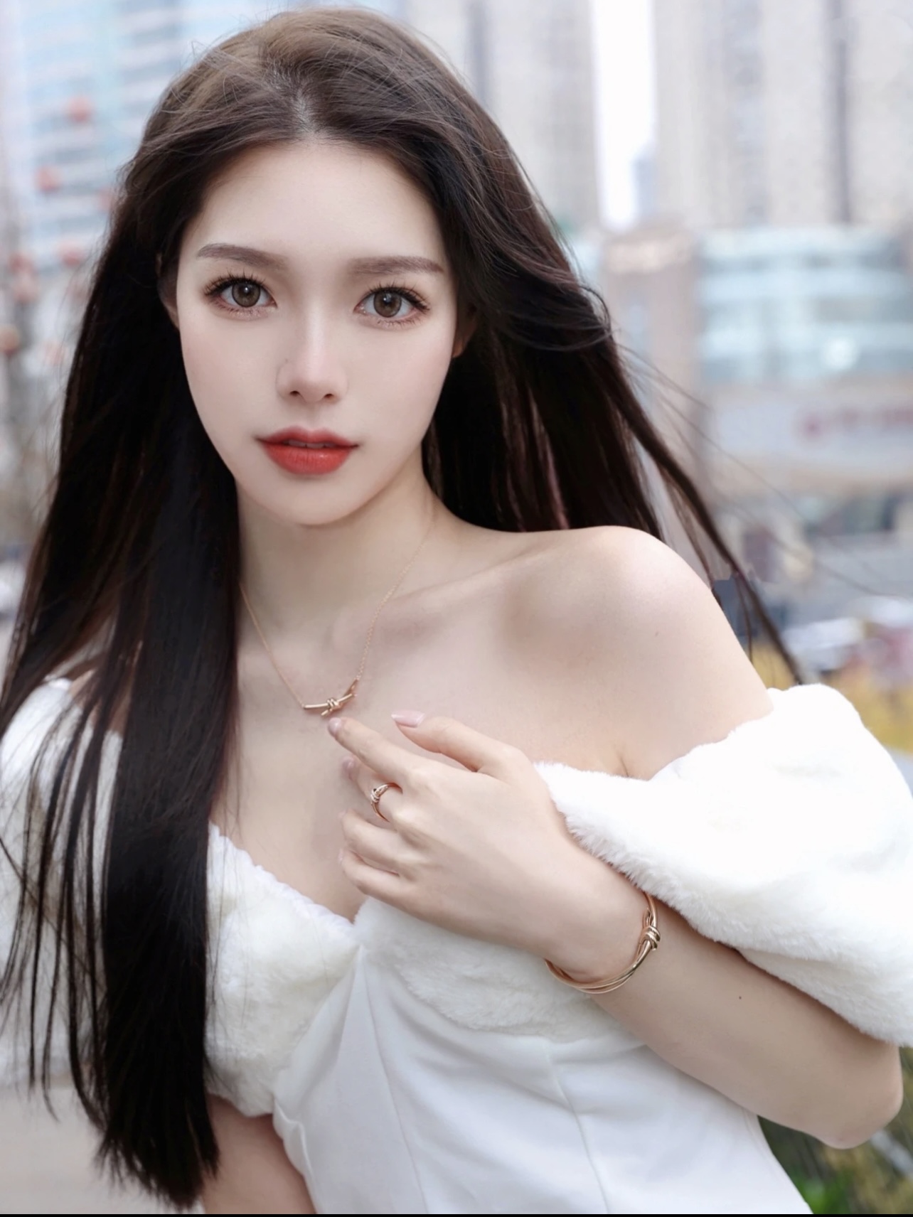 【Tiffany*帝芙尼最新款🆕🆕玫瑰金绳结手镯】一致官网黄铜材质，非常的上镜‼️设计很特别值得入手。高