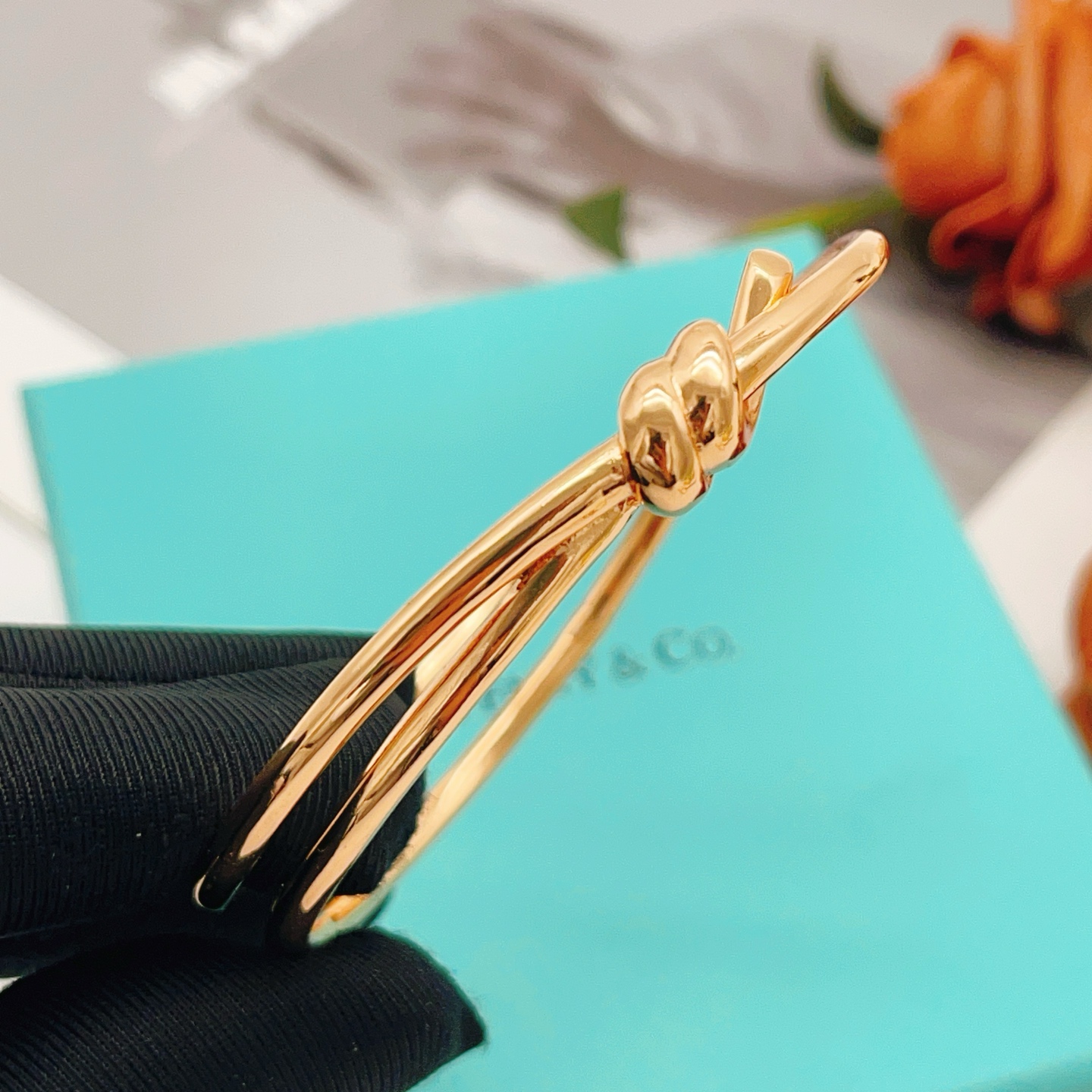 【Tiffany*帝芙尼最新款🆕🆕玫瑰金绳结手镯】一致官网黄铜材质，非常的上镜‼️设计很特别值得入手。高