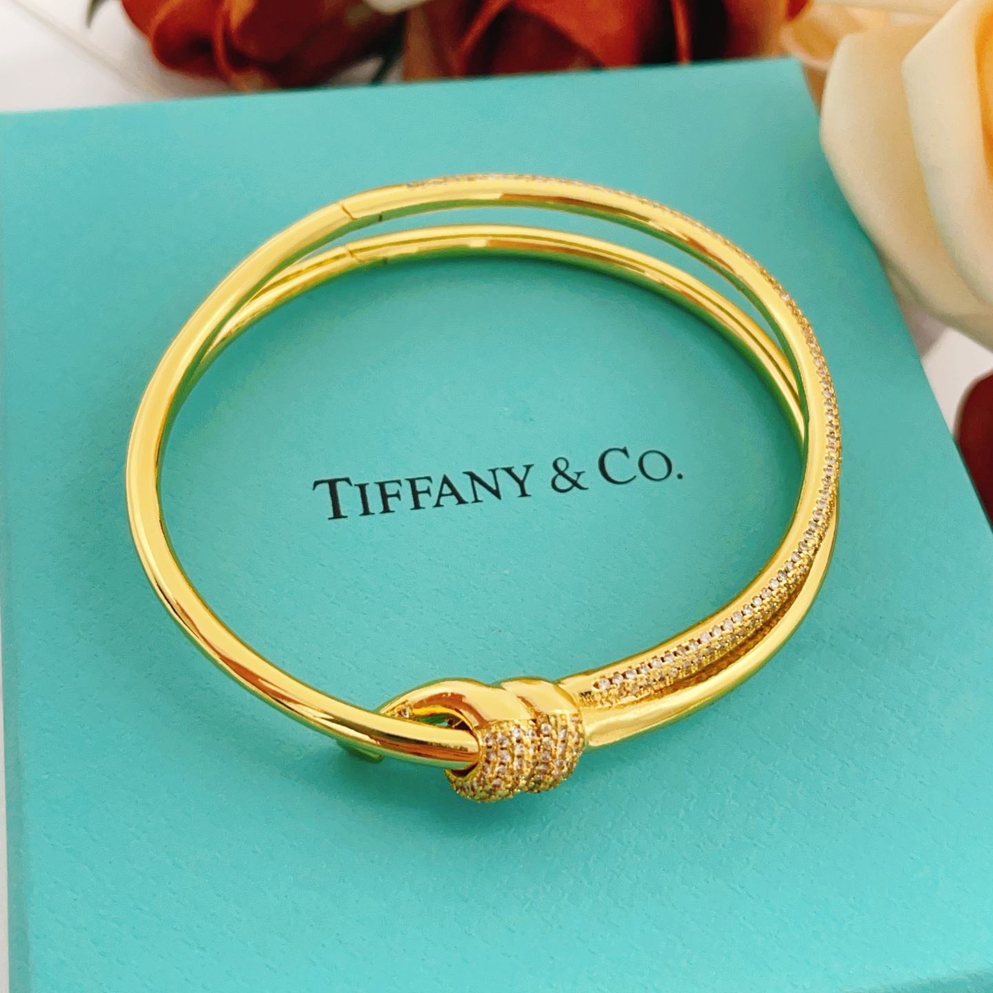 Tiffany & Co. Tiffany*帝芙尼最新款，非常的上镜‼ 设计很特别值得入手 高级手工坊系列