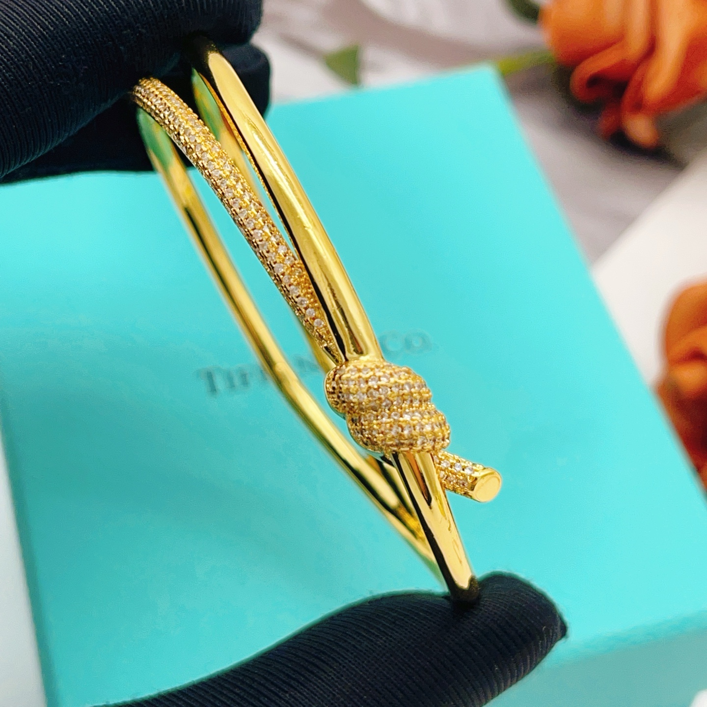Tiffany & Co. Tiffany*帝芙尼最新款，非常的上镜‼ 设计很特别值得入手 高级手工坊系列