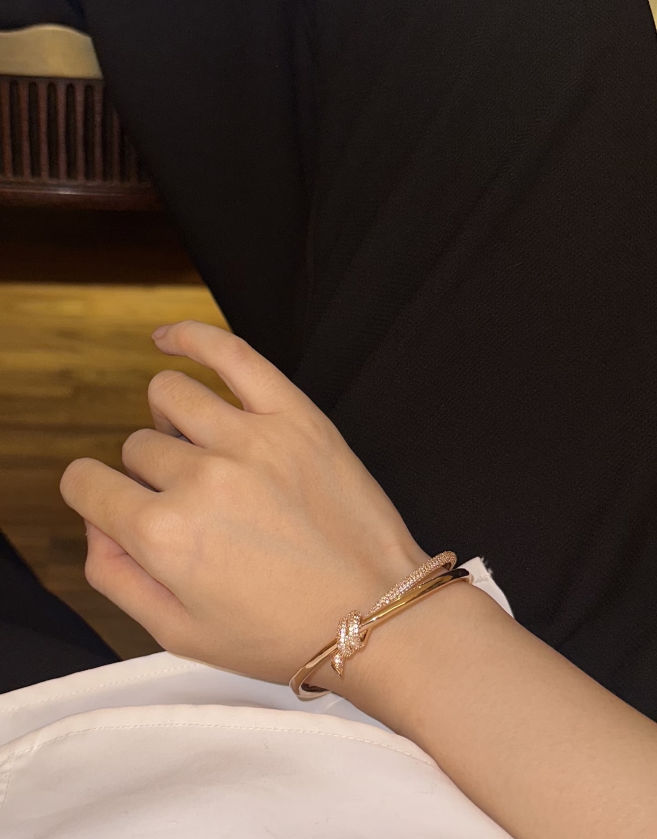 Tiffany & Co. Tiffany*帝芙尼最新款，非常的上镜‼ 设计很特别值得入手 高级手工坊系列
