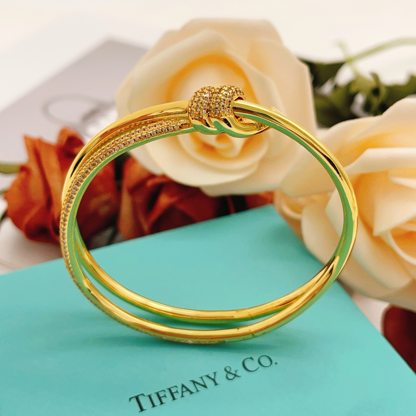 Tiffany & Co. Tiffany*帝芙尼最新款，非常的上镜‼ 设计很特别值得入手 高级手工坊系列