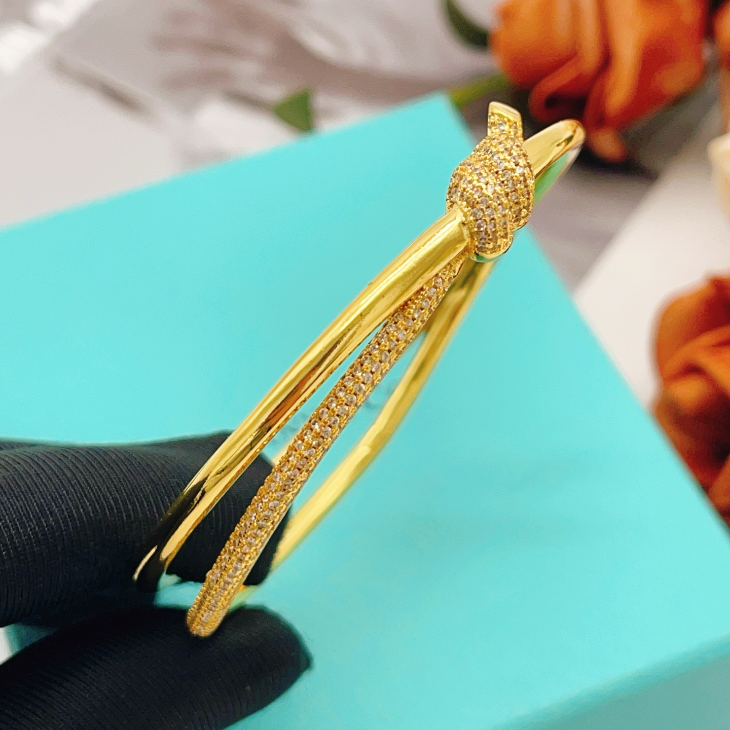 Tiffany & Co. Tiffany*帝芙尼最新款，非常的上镜‼ 设计很特别值得入手 高级手工坊系列