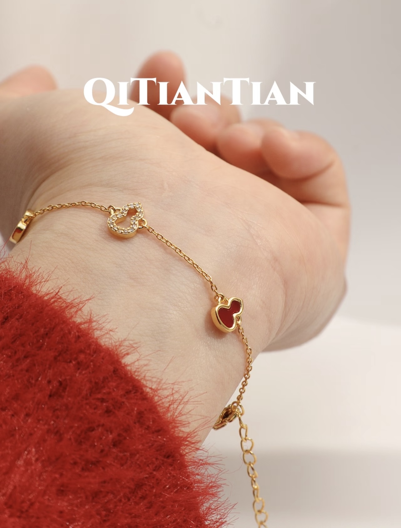 【Qeelin 最新款🆕🆕玫瑰金镶钻红葫芦手链】一致官网黄铜材质，非常的上镜‼️设计很特别值得入手。高级