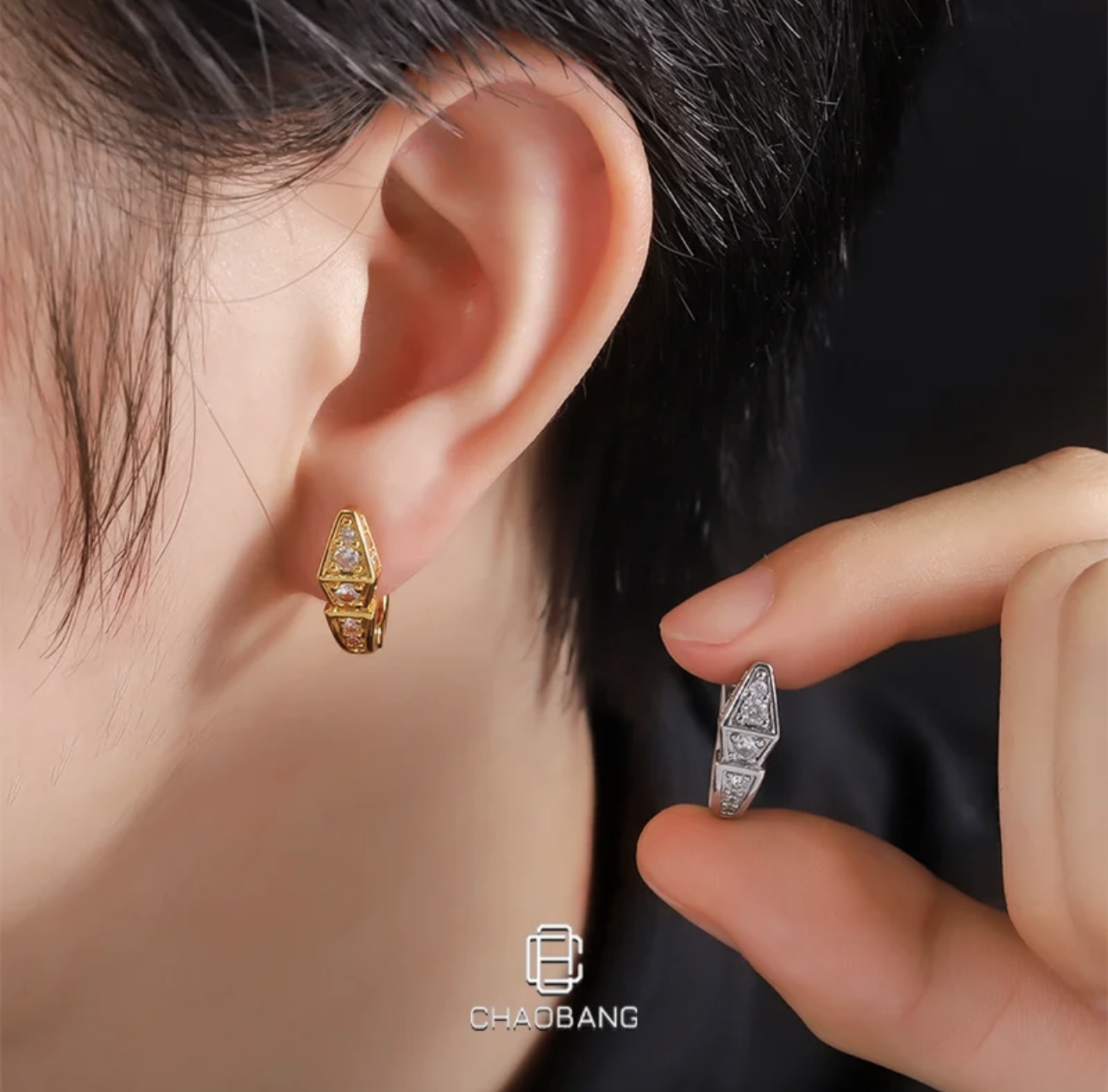 【BVLGARI最新款🆕🆕玫瑰金色满钻蛇骨耳钉】一致官网黄铜材质，非常的上镜‼️设计很特别值得入手高级手