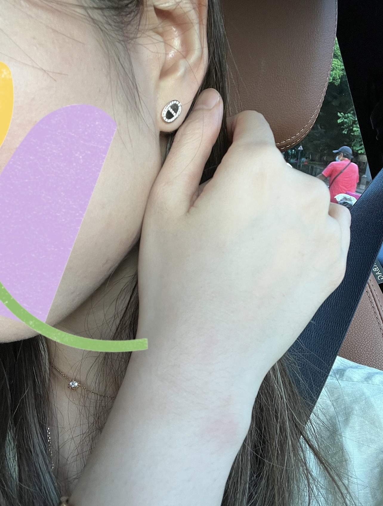 p95
HE122玫瑰金
HE123金色
HE124银色
爱马仕He@mes最新款🆕🆕三色猪鼻子耳钉 一致ZP黄铜材质，非常的上镜‼️设计很特别值得入手🔥高级手工坊系列