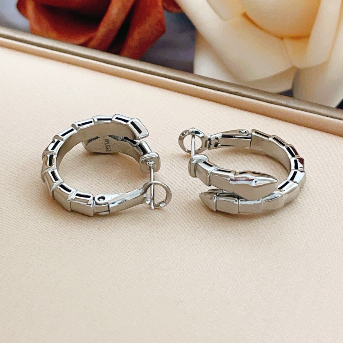 Bvlgari BVLGARI最新款，非常的上镜‼ 设计很特别值得入手 高级手工坊系列