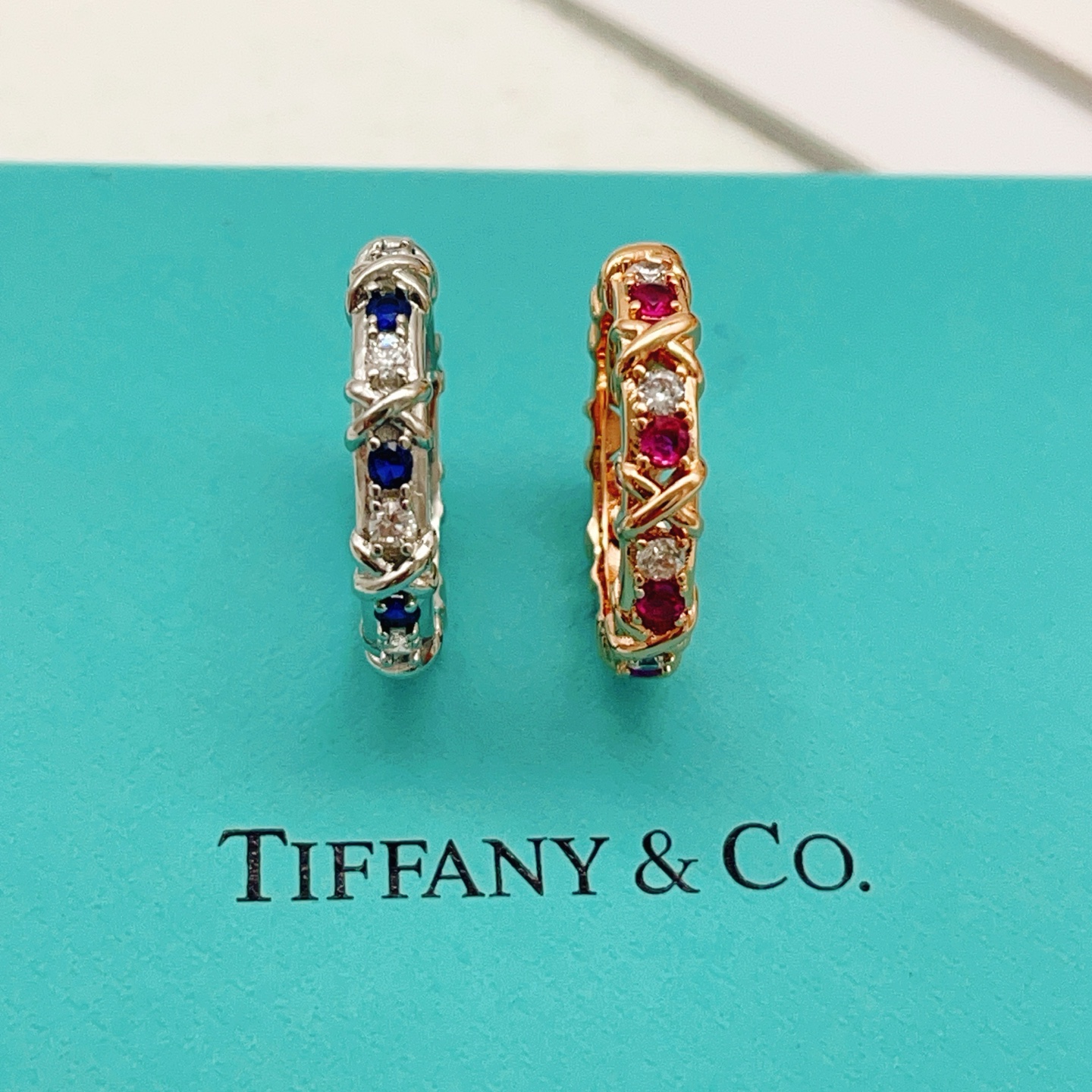 Tiffany & Co. Tiffany*帝芙尼最新款，非常的上镜‼ 设计很特别值得入手 高级手工坊系列