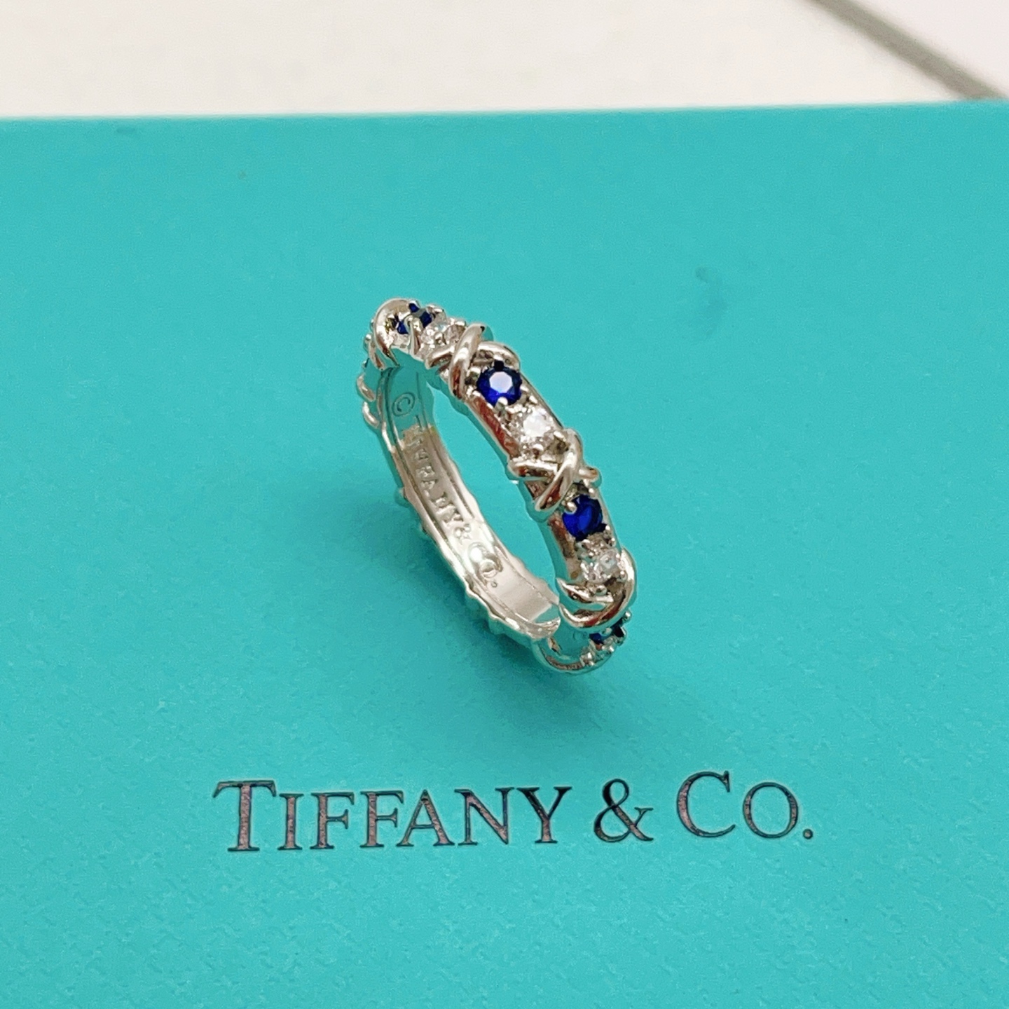 Tiffany & Co. Tiffany*帝芙尼最新款，非常的上镜‼ 设计很特别值得入手 高级手工坊系列