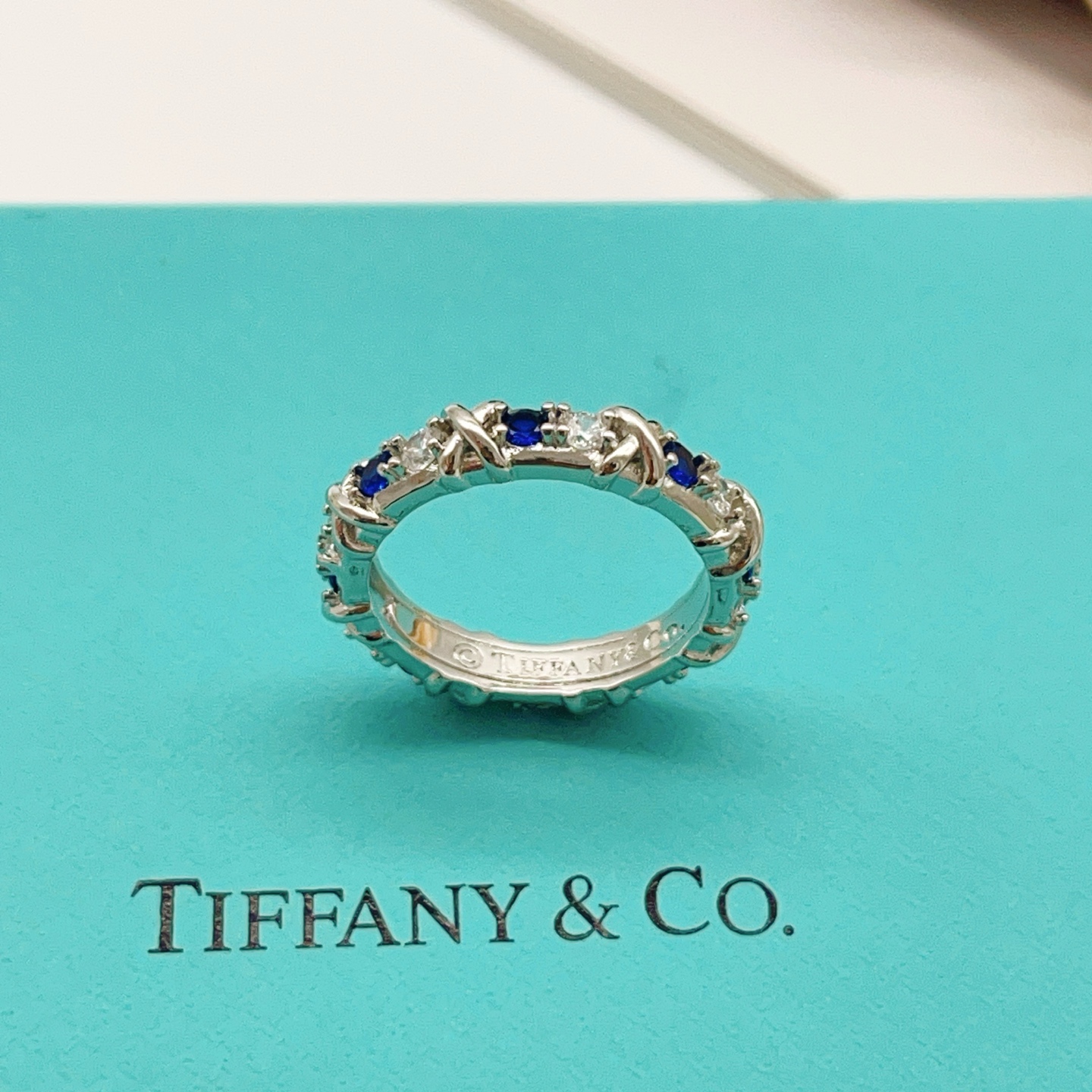 Tiffany & Co. Tiffany*帝芙尼最新款，非常的上镜‼ 设计很特别值得入手 高级手工坊系列