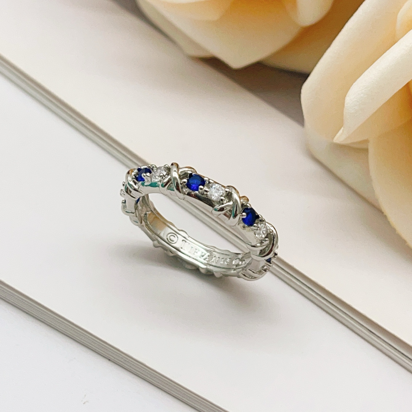 Tiffany & Co. Tiffany*帝芙尼最新款，非常的上镜‼ 设计很特别值得入手 高级手工坊系列