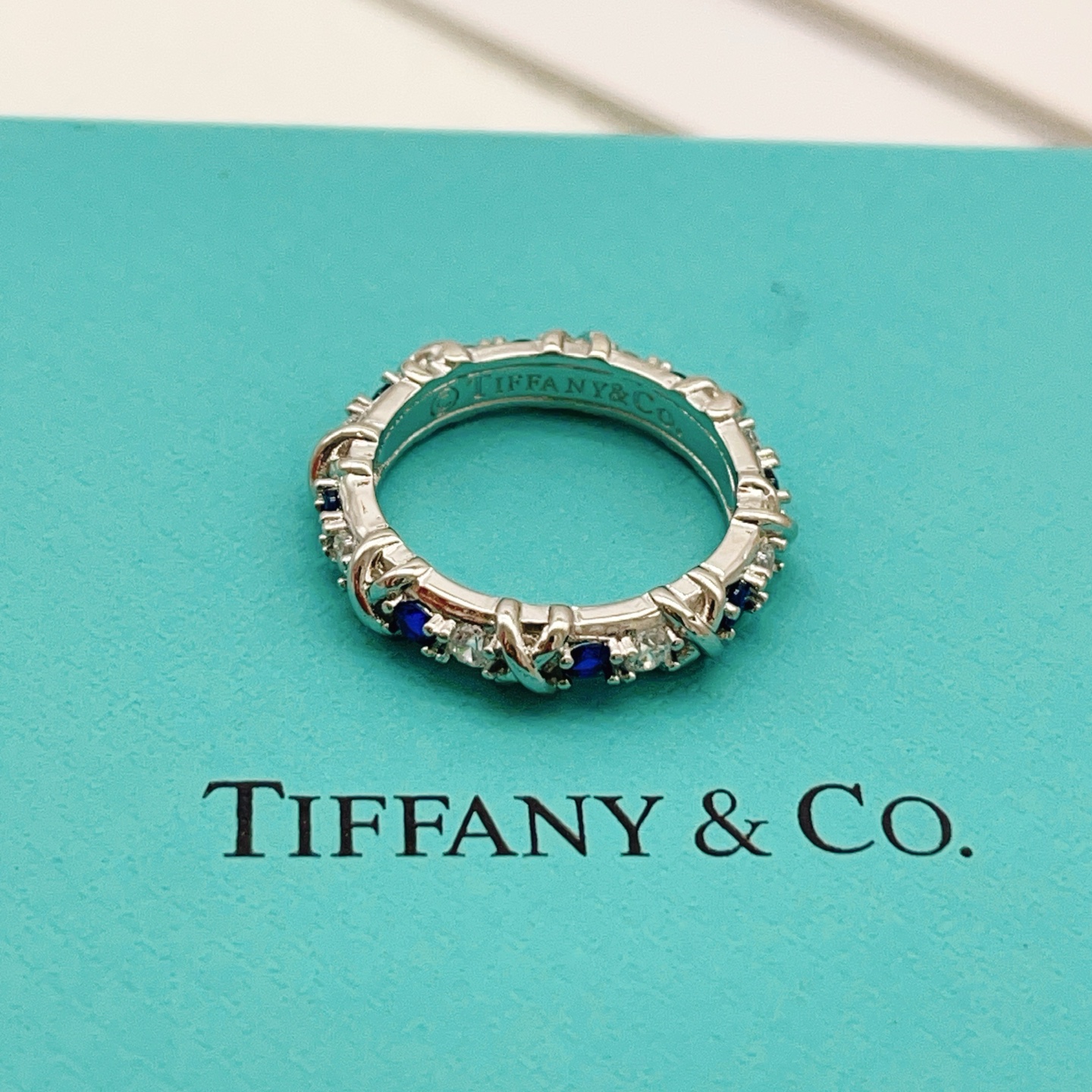 Tiffany & Co. Tiffany*帝芙尼最新款，非常的上镜‼ 设计很特别值得入手 高级手工坊系列