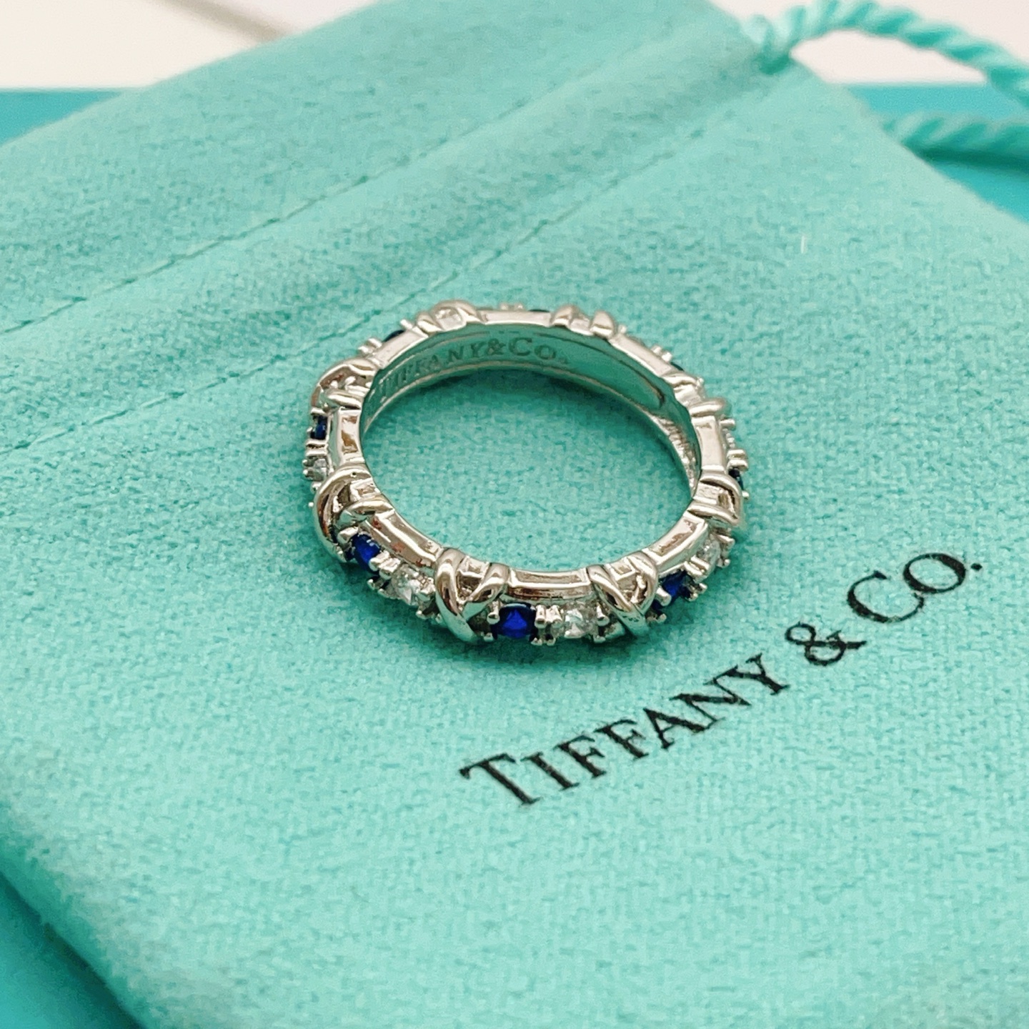 Tiffany & Co. Tiffany*帝芙尼最新款，非常的上镜‼ 设计很特别值得入手 高级手工坊系列