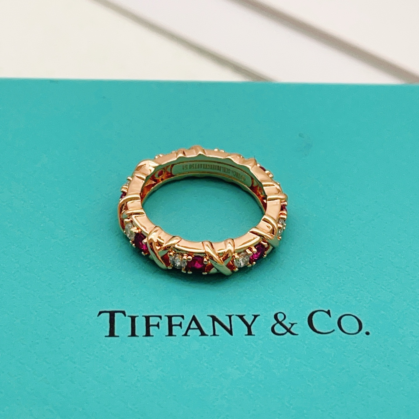Tiffany & Co. Tiffany*帝芙尼最新款，非常的上镜‼ 设计很特别值得入手 高级手工坊系列