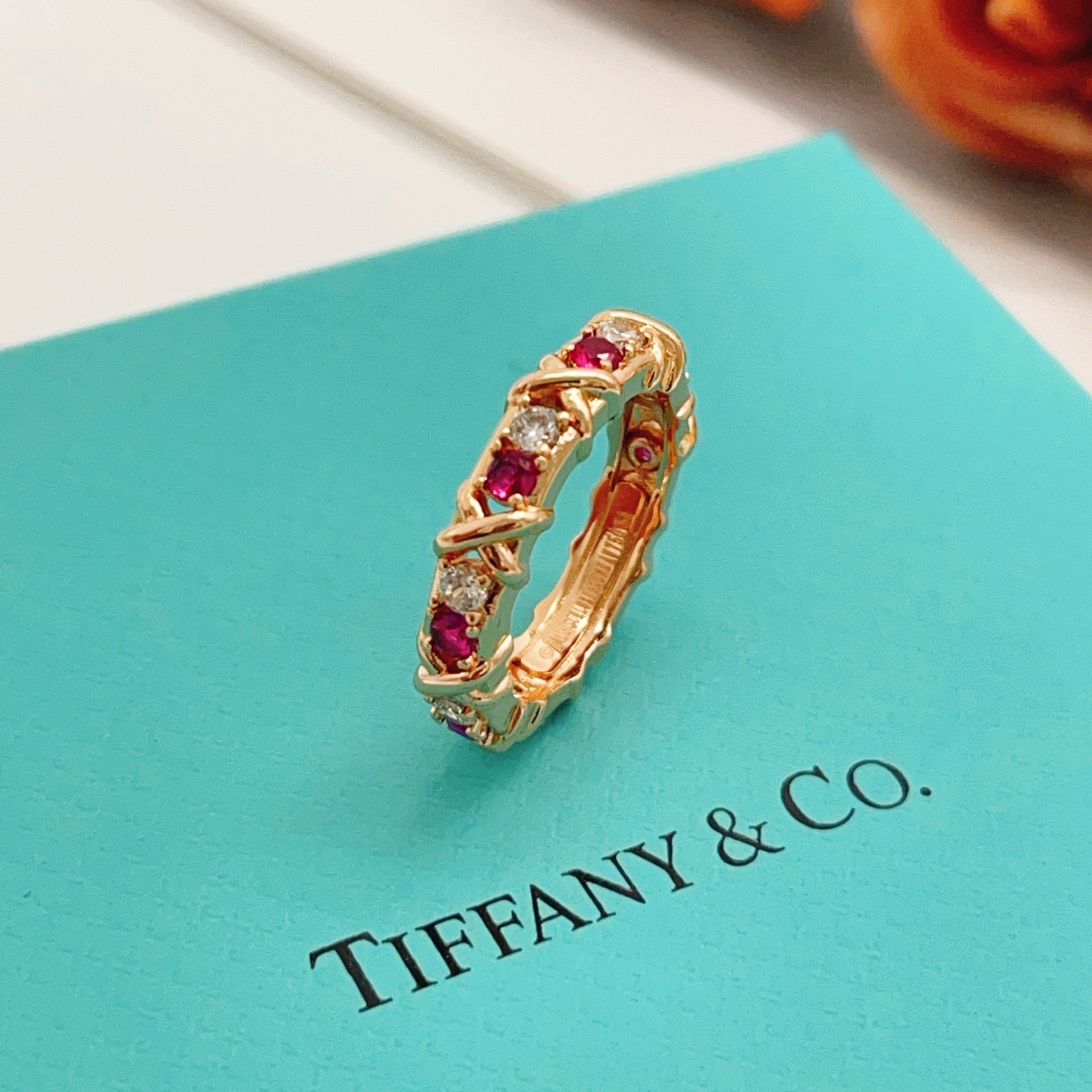 Tiffany & Co. Tiffany*帝芙尼最新款，非常的上镜‼ 设计很特别值得入手 高级手工坊系列