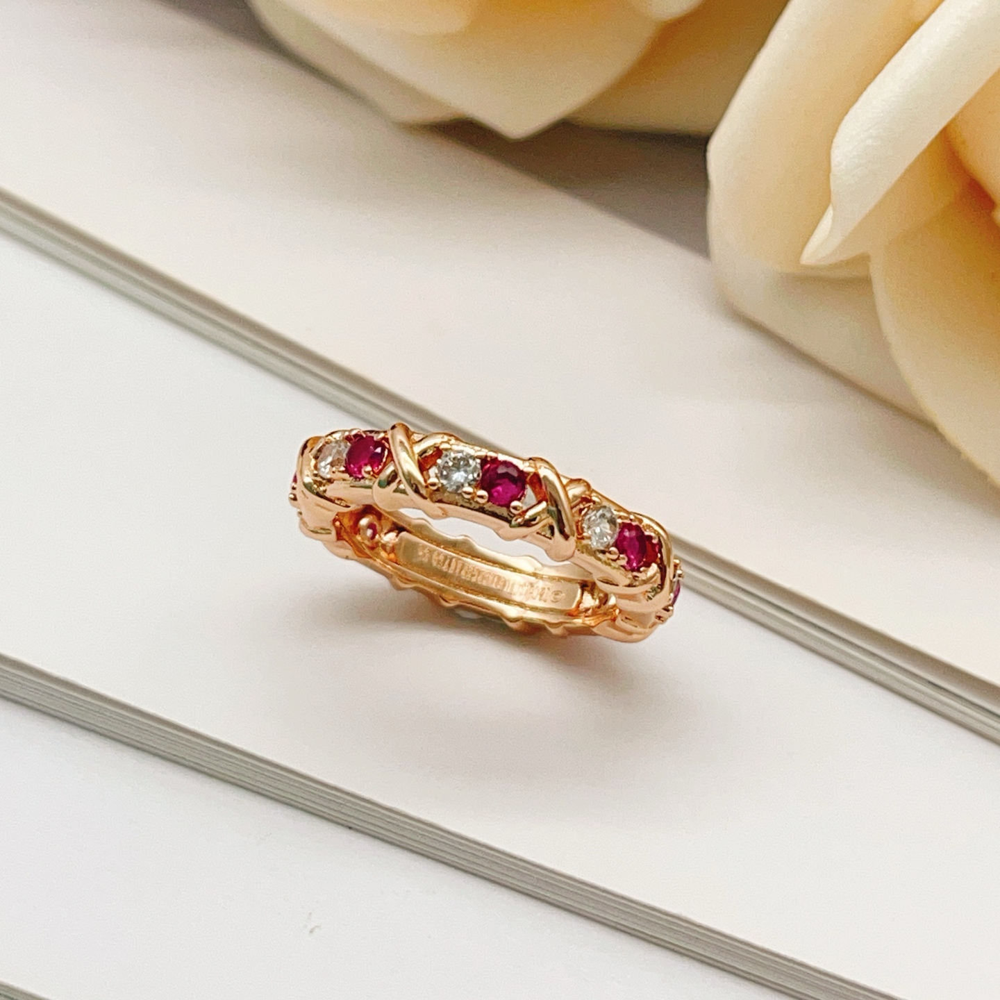 Tiffany & Co. Tiffany*帝芙尼最新款，非常的上镜‼ 设计很特别值得入手 高级手工坊系列