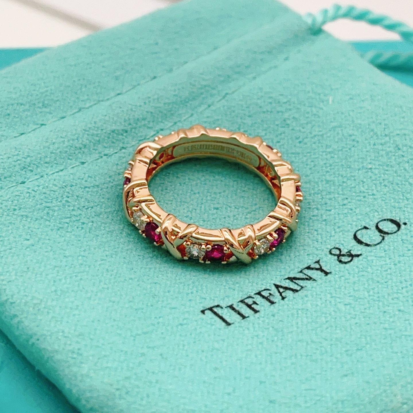 Tiffany & Co. Tiffany*帝芙尼最新款，非常的上镜‼ 设计很特别值得入手 高级手工坊系列